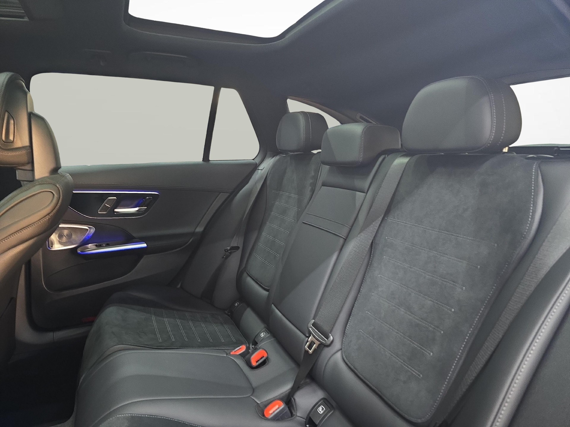 MERCEDES-BENZ C 220 d 4MATIC T-Modell Swiss Star AMG Line-image-5