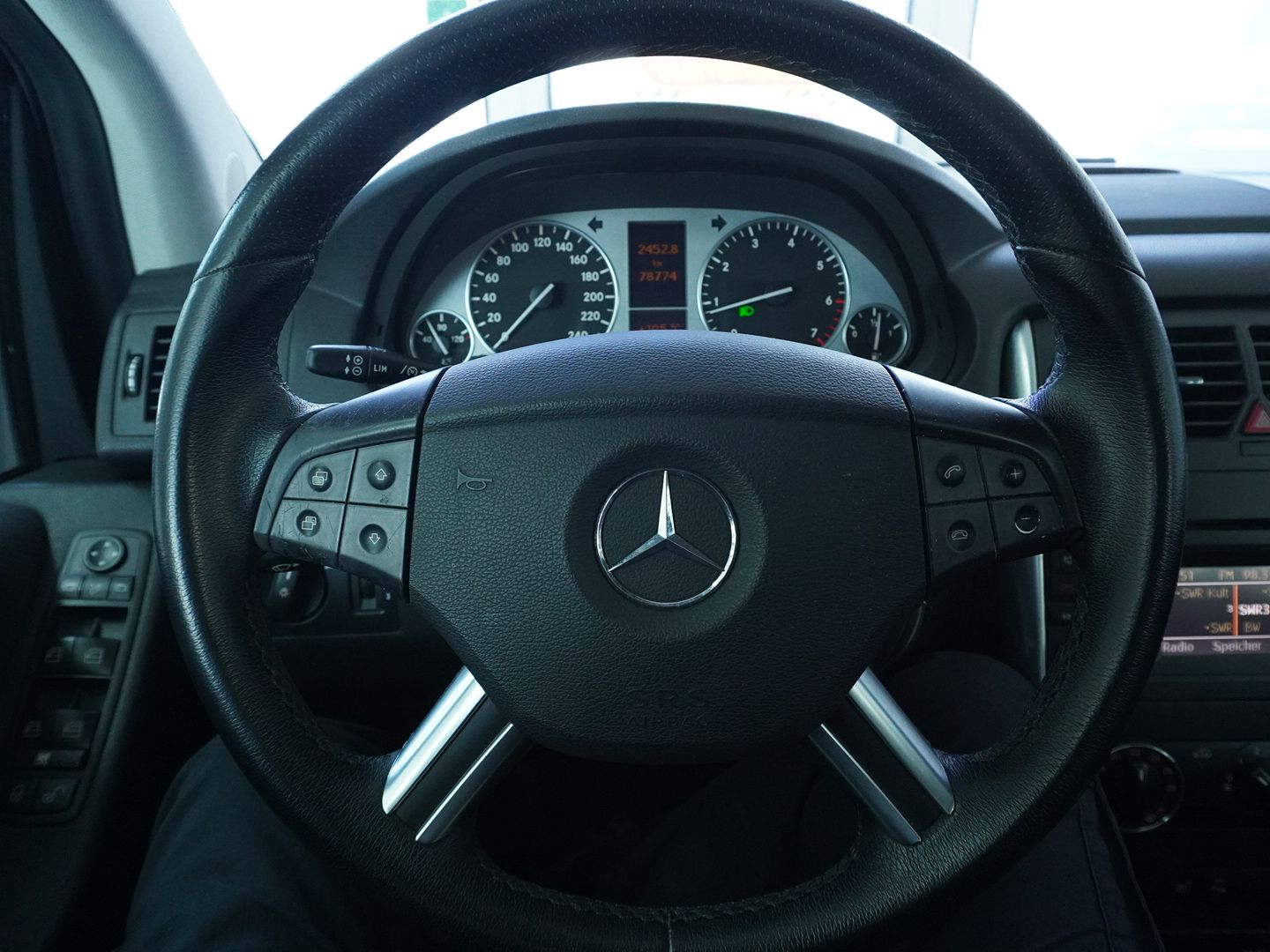 MERCEDES-BENZ B 180 Selection Autotronic-image-5
