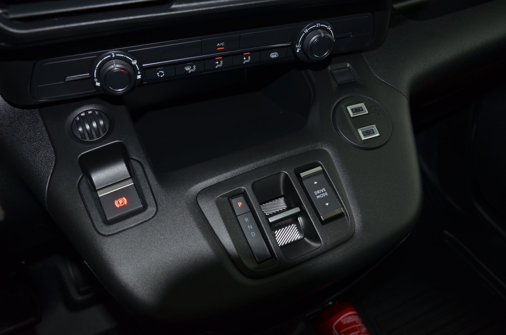 TOYOTA Proace City Van EV Advanced Long L2-image-19