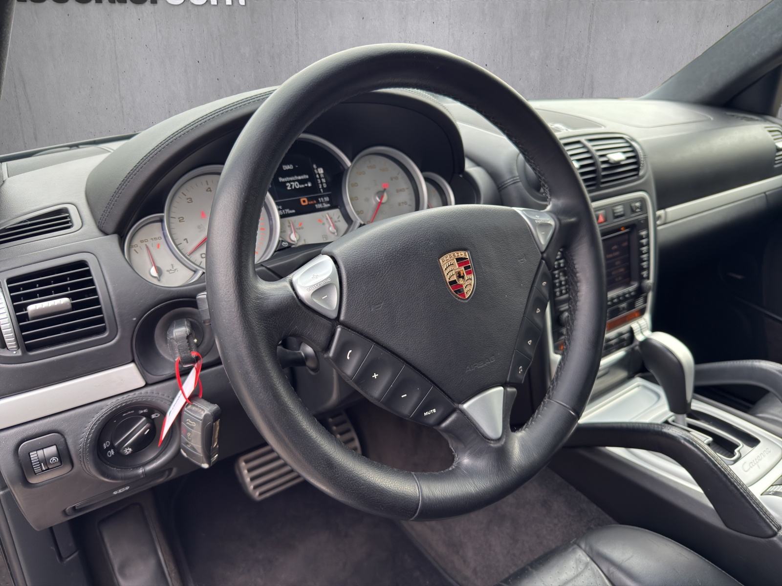PORSCHE Cayenne Turbo S-image-11