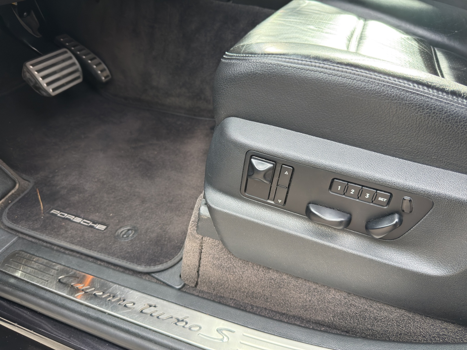 PORSCHE Cayenne Turbo S-image-10
