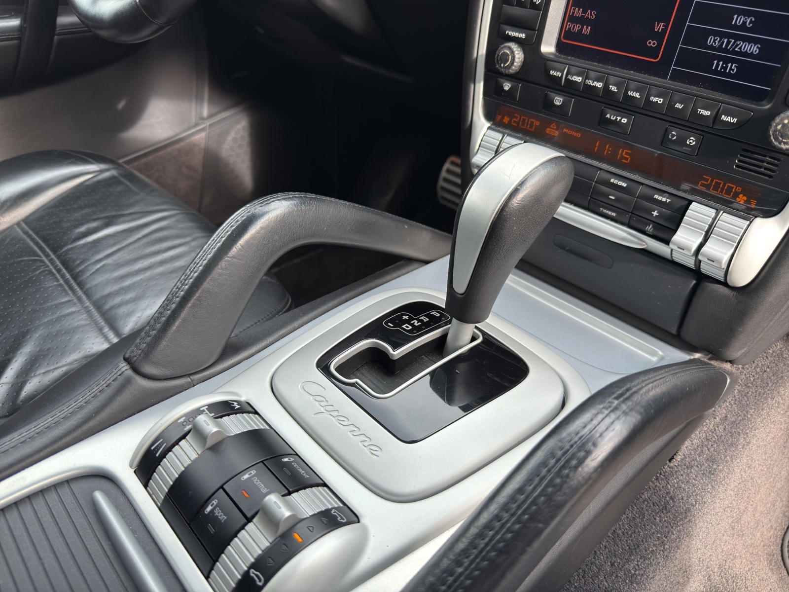 PORSCHE Cayenne Turbo S-image-14