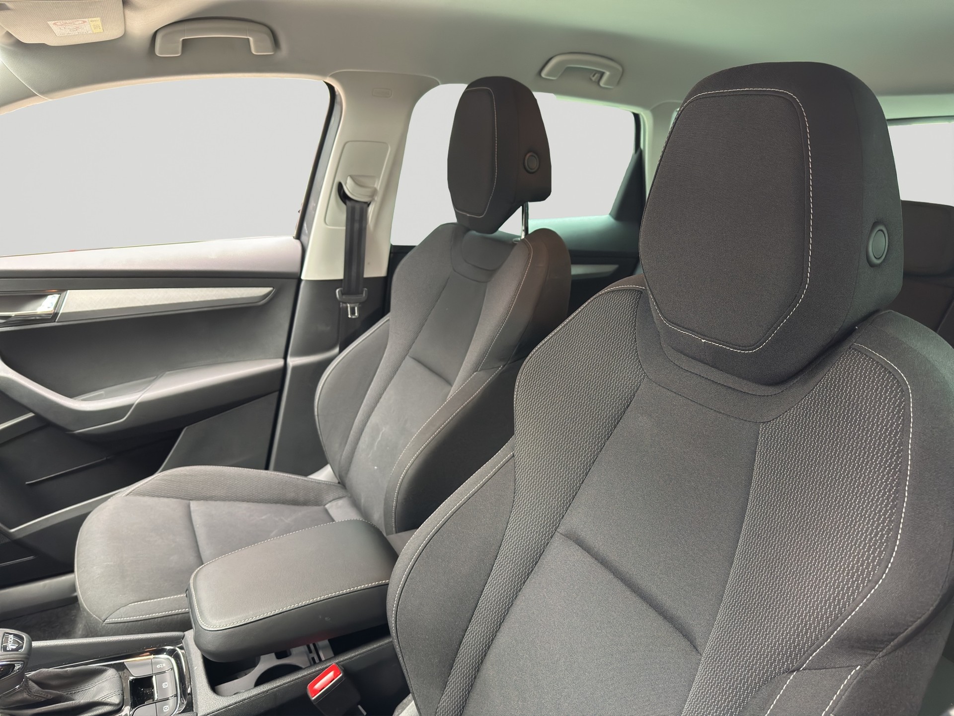 SKODA Karoq 1.5 TSI Selection DSG-image-5