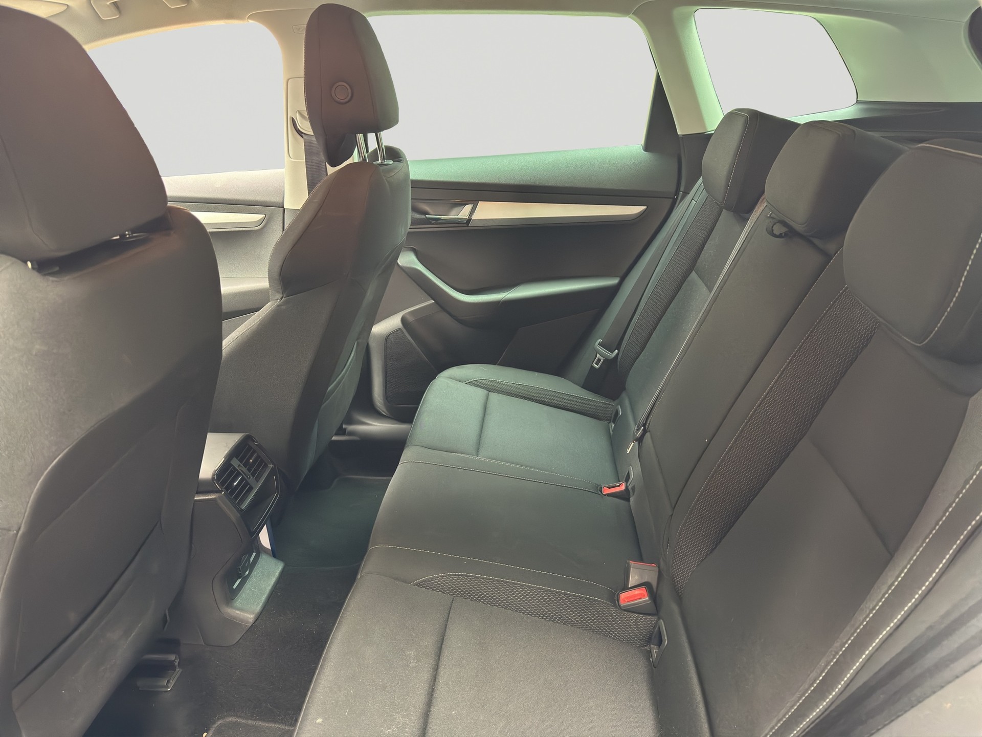 SKODA Karoq 1.5 TSI Selection DSG-image-7