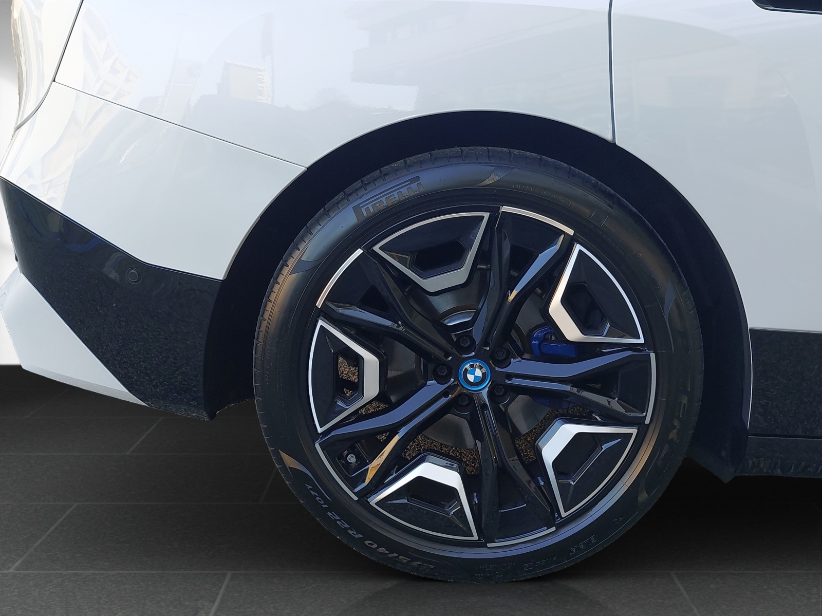 BMW iX xDrive40 Launch Edition-image-10
