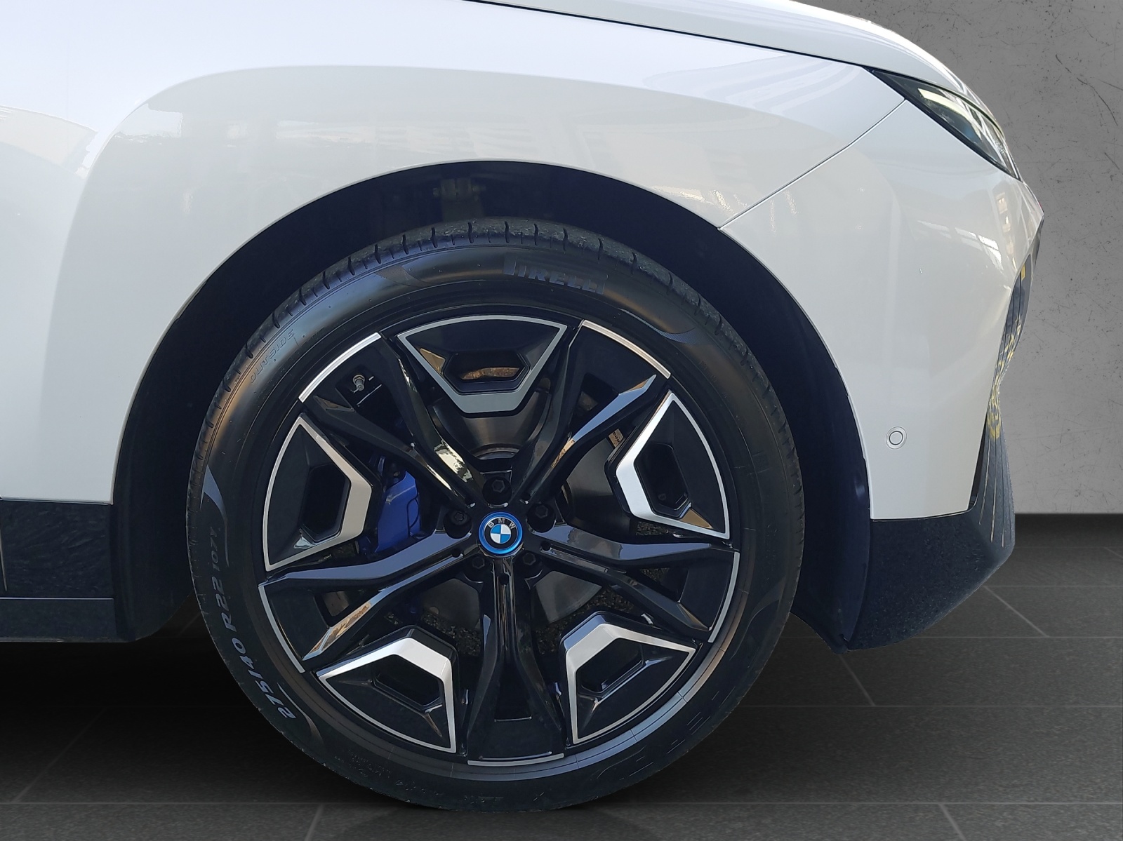 BMW iX xDrive40 Launch Edition-image-9