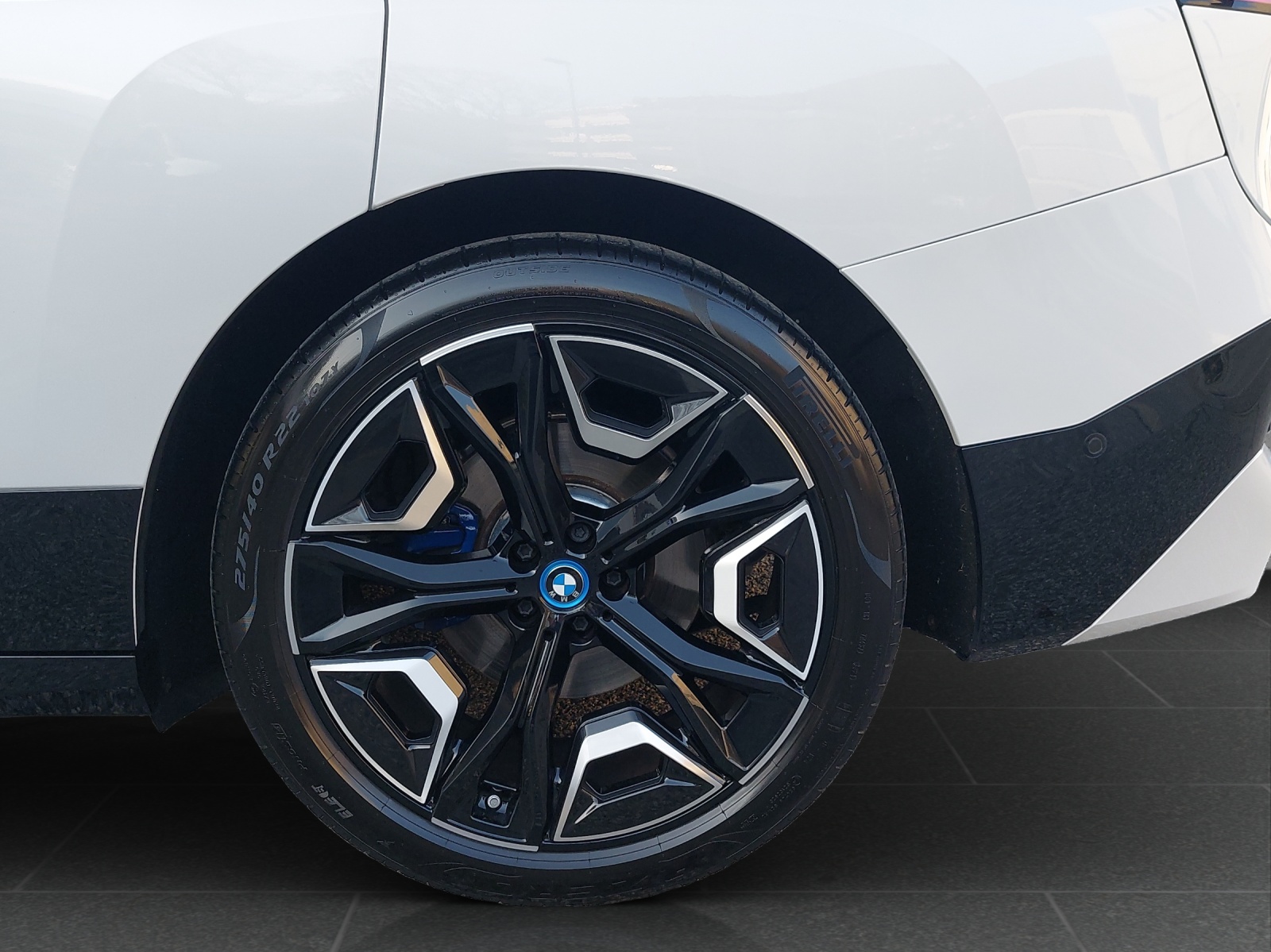 BMW iX xDrive40 Launch Edition-image-11
