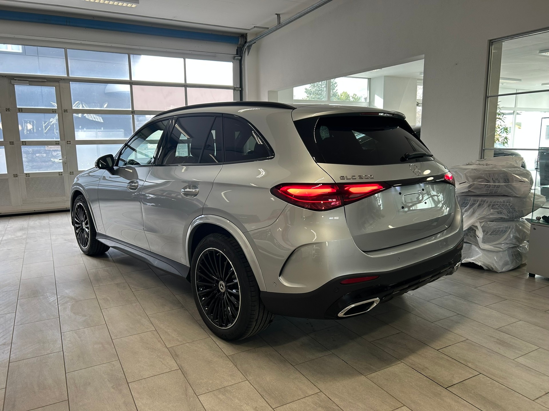 MERCEDES-BENZ GLC 300 4Matic 9G-Tronic-image-4