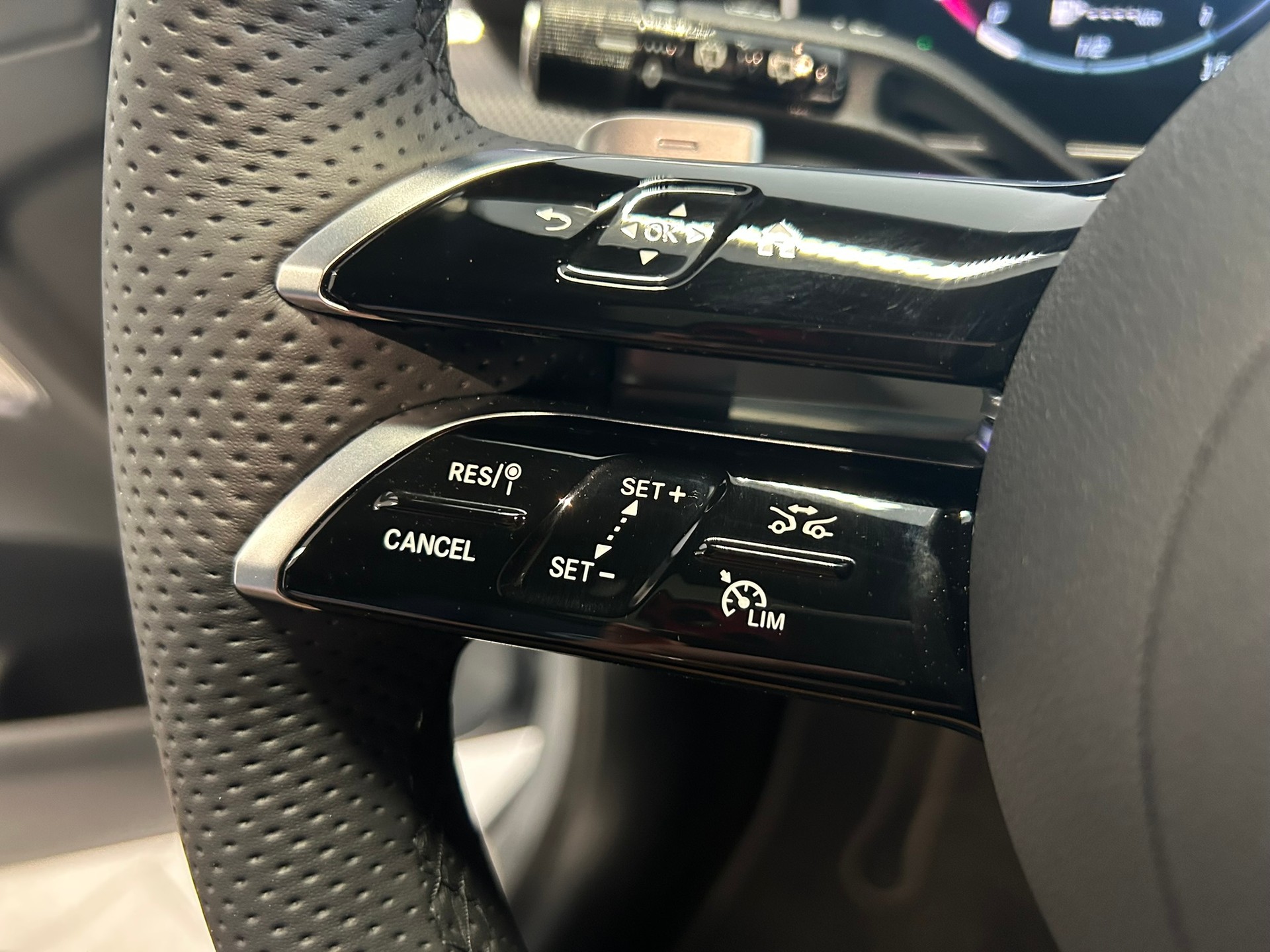 MERCEDES-BENZ GLC 300 4Matic 9G-Tronic-image-18