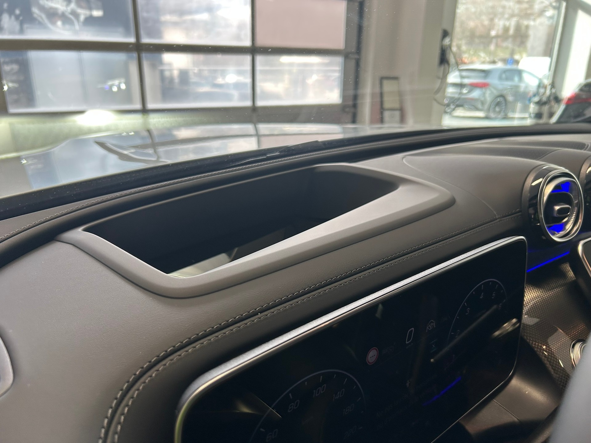 MERCEDES-BENZ GLC 300 4Matic 9G-Tronic-image-19