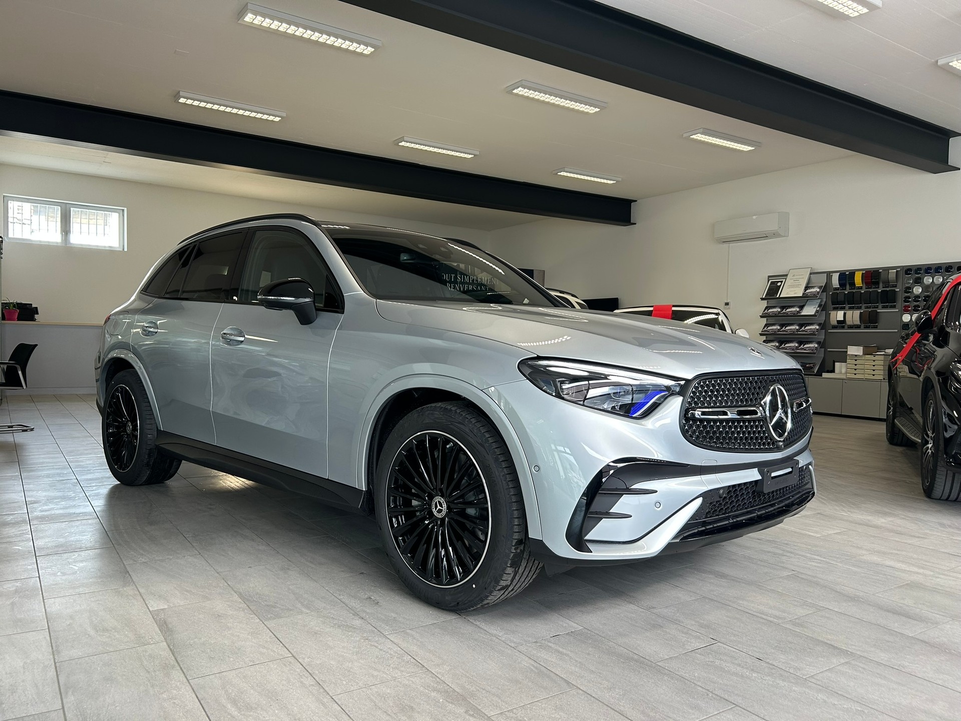 MERCEDES-BENZ GLC 300 4Matic 9G-Tronic-image-2