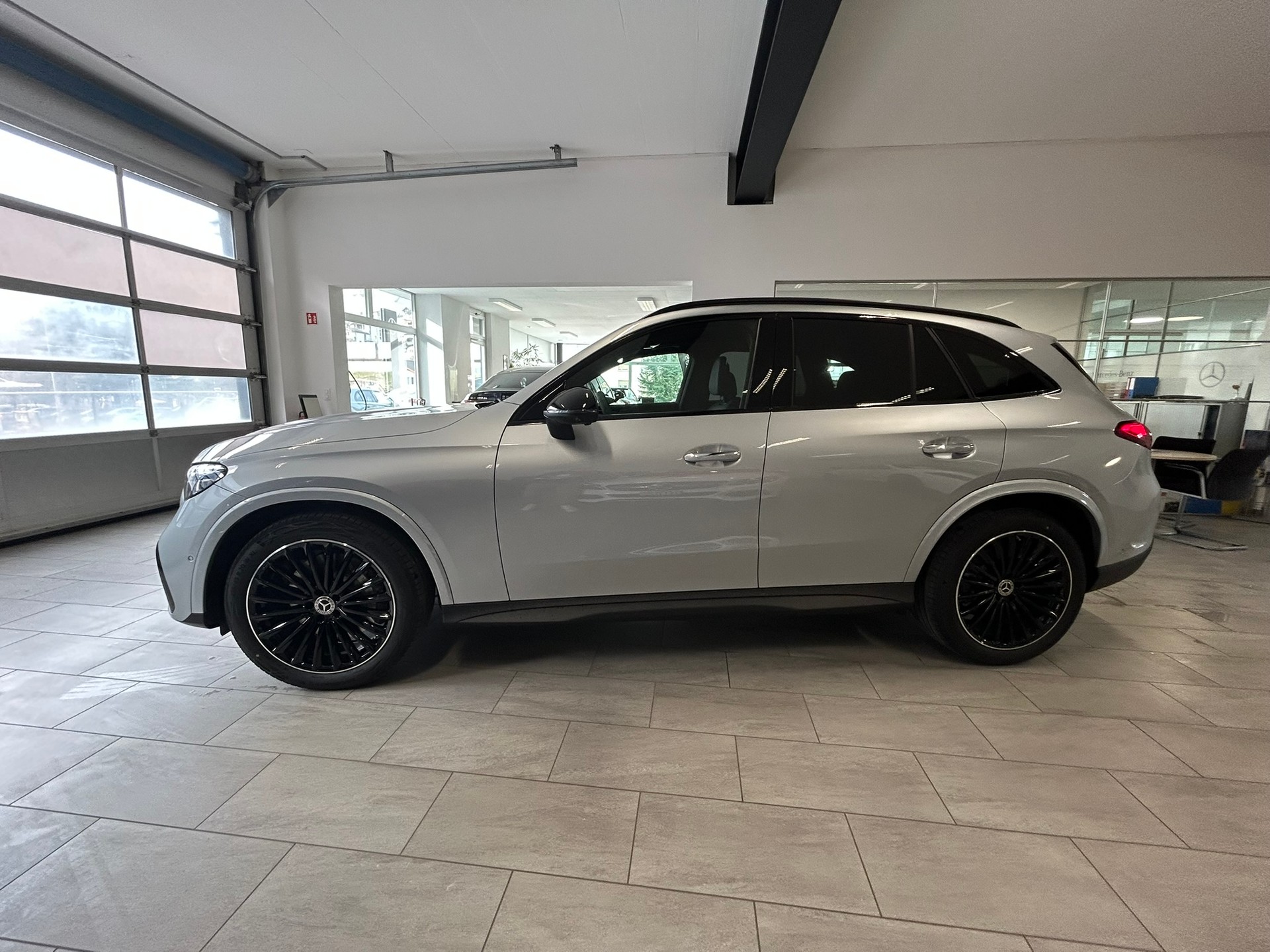 MERCEDES-BENZ GLC 300 4Matic 9G-Tronic-image-3