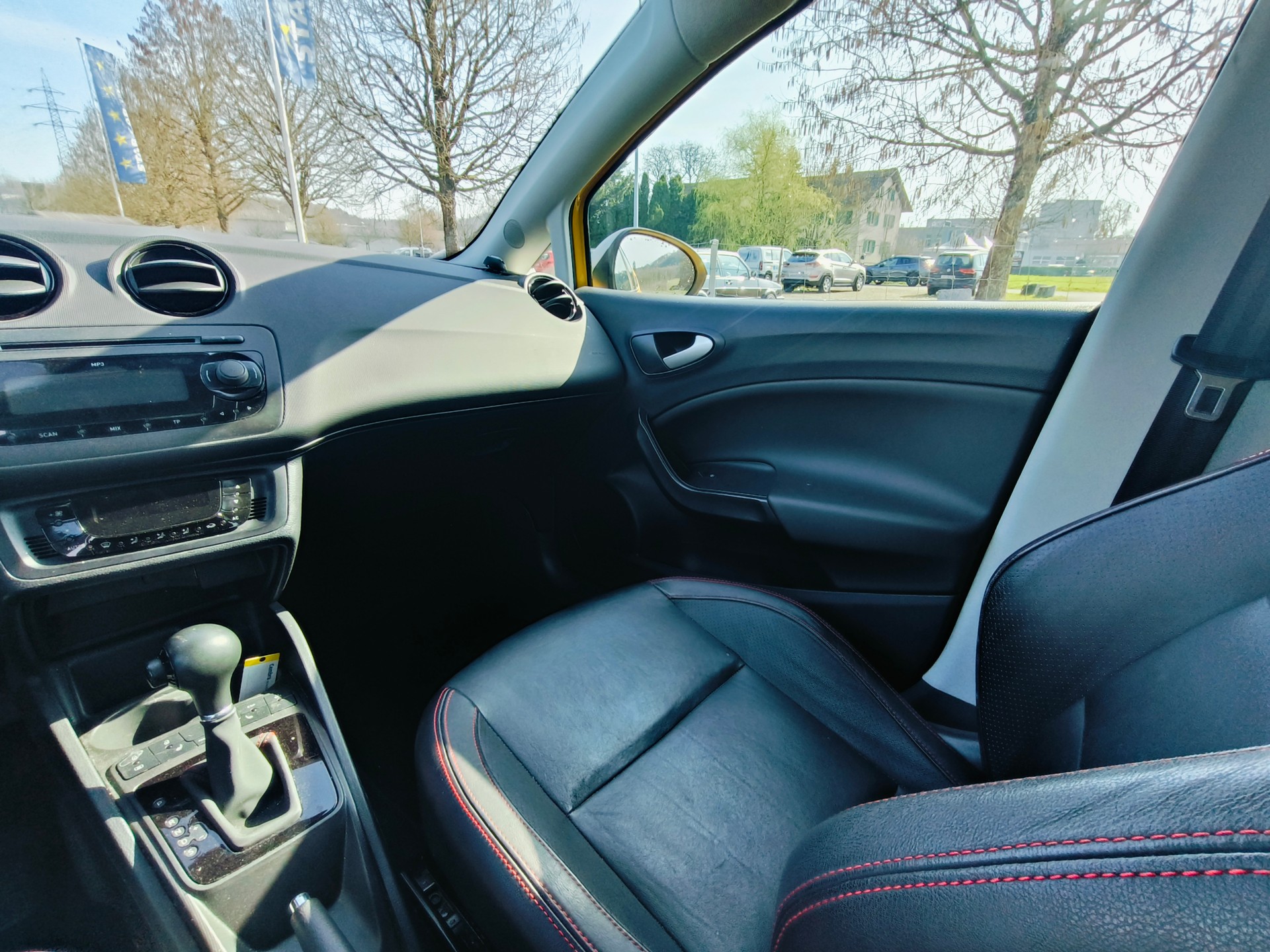 SEAT Ibiza SC 1.4 TSI FR DSG-image-11