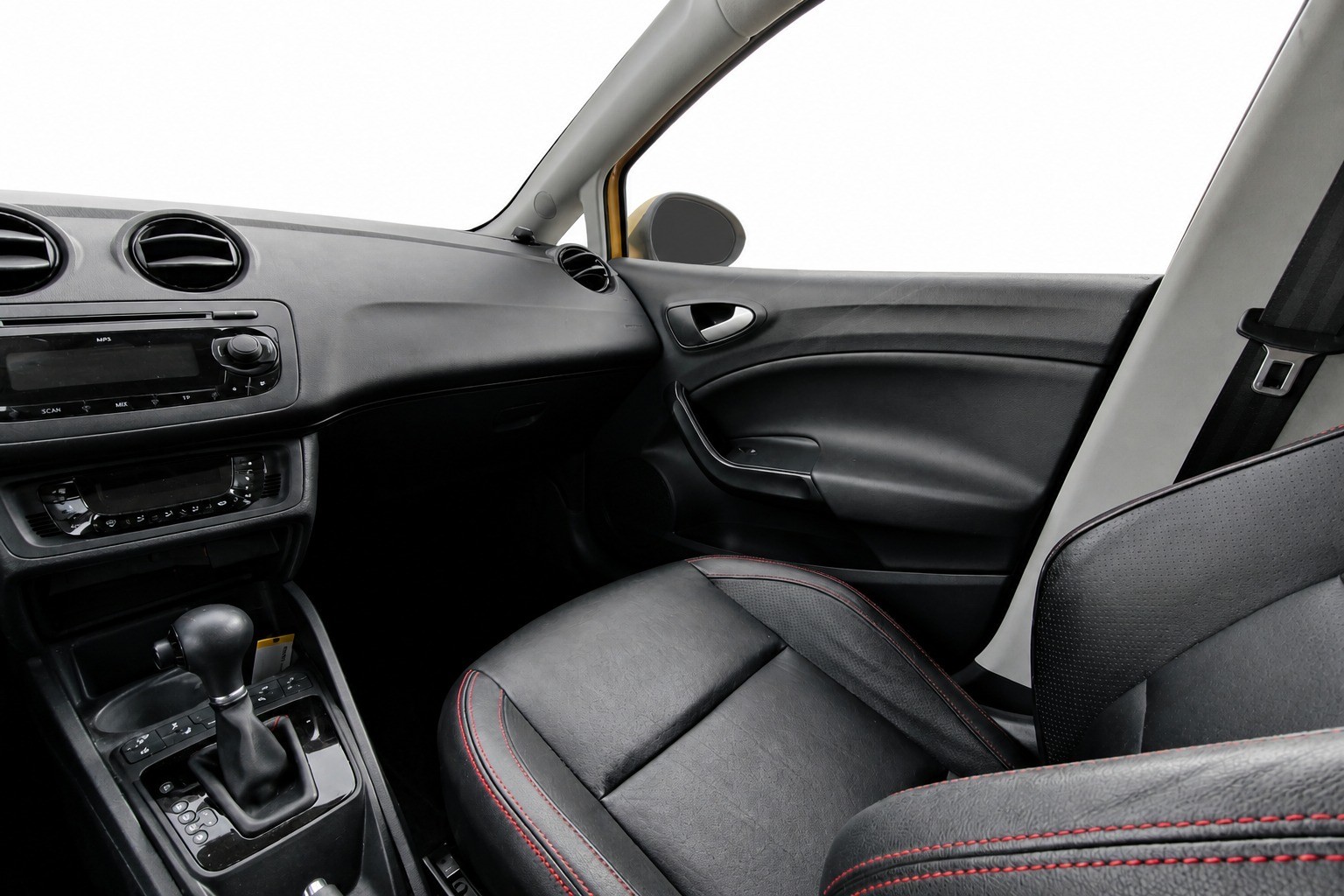 SEAT Ibiza SC 1.4 TSI FR DSG-image-10