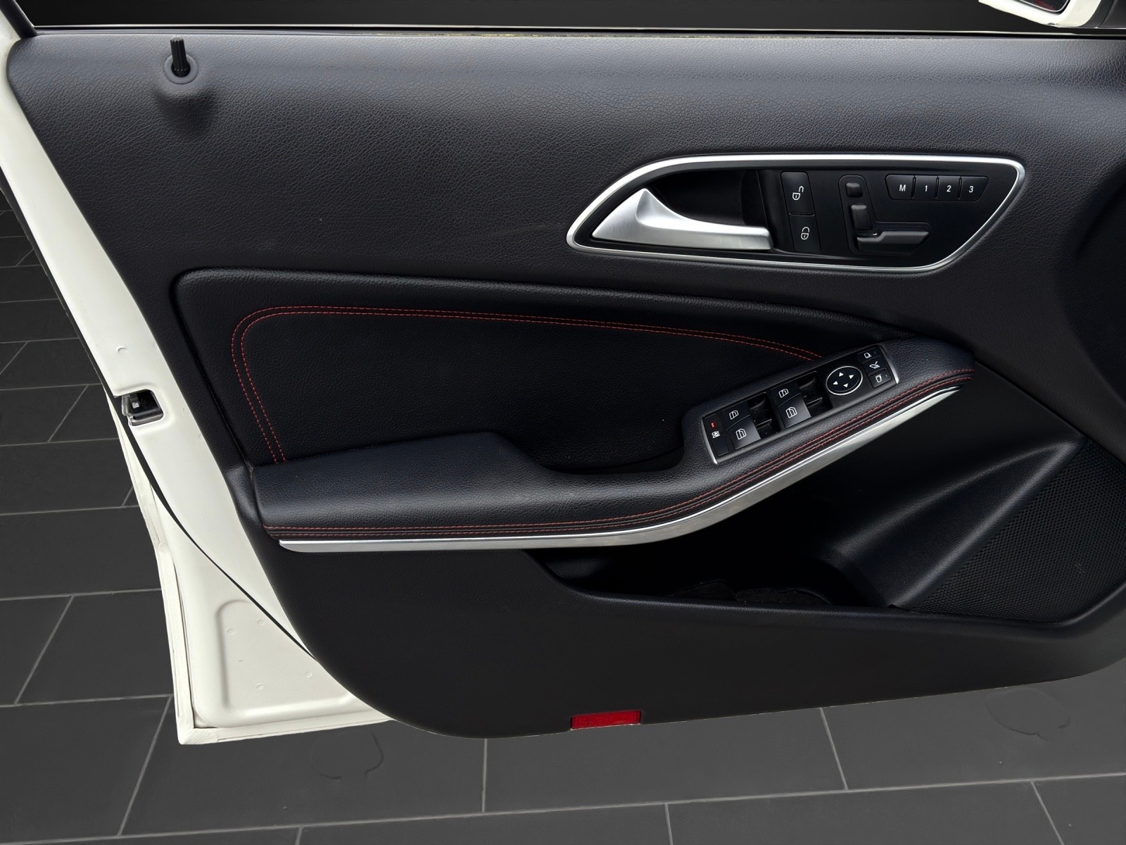 MERCEDES-BENZ A 45 AMG 4Matic Speedshift 7G-DCT * Perlmuttweiss *-image-13