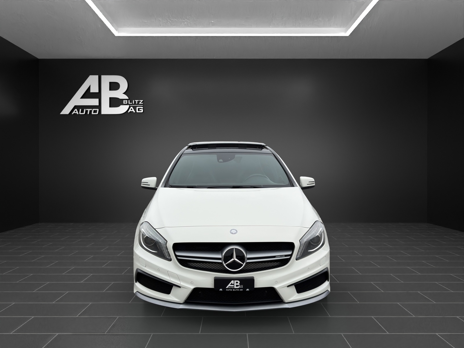 MERCEDES-BENZ A 45 AMG 4Matic Speedshift 7G-DCT * Perlmuttweiss *