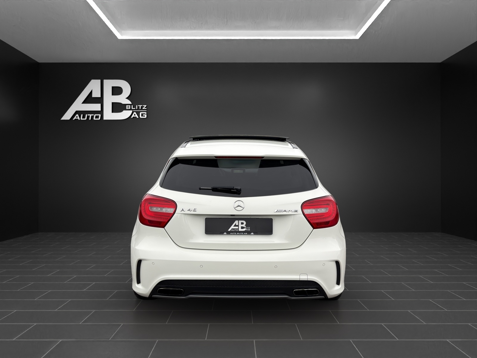 MERCEDES-BENZ A 45 AMG 4Matic Speedshift 7G-DCT * Perlmuttweiss *-image-3