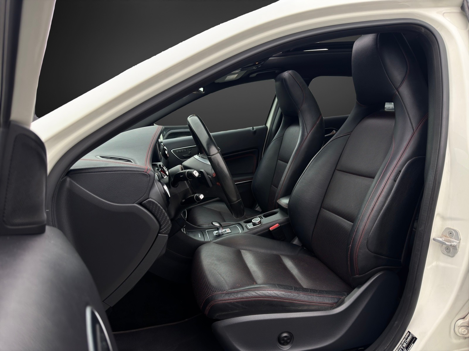 MERCEDES-BENZ A 45 AMG 4Matic Speedshift 7G-DCT * Perlmuttweiss *-image-6