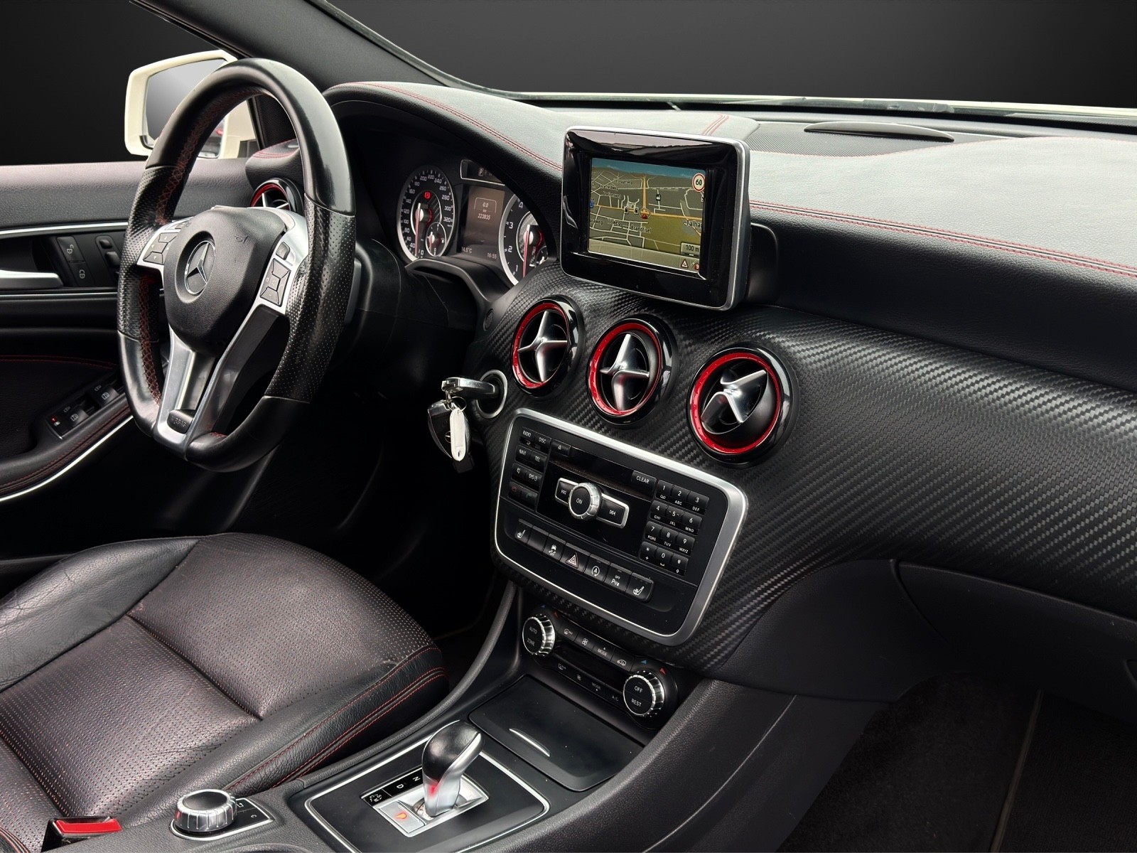 MERCEDES-BENZ A 45 AMG 4Matic Speedshift 7G-DCT * Perlmuttweiss *-image-9