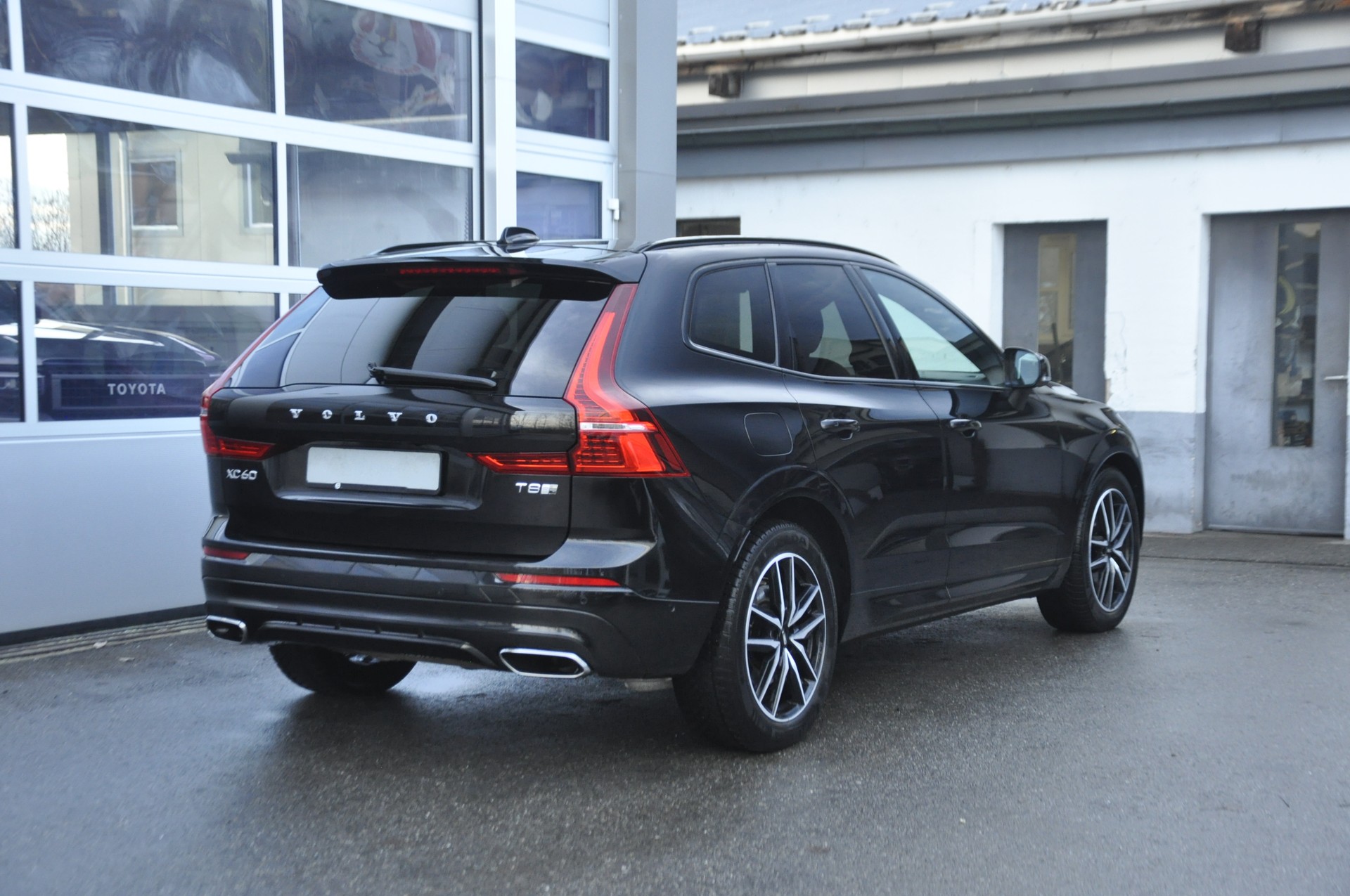 VOLVO XC60 T8 eAWD R-Design Geartronic-image-2