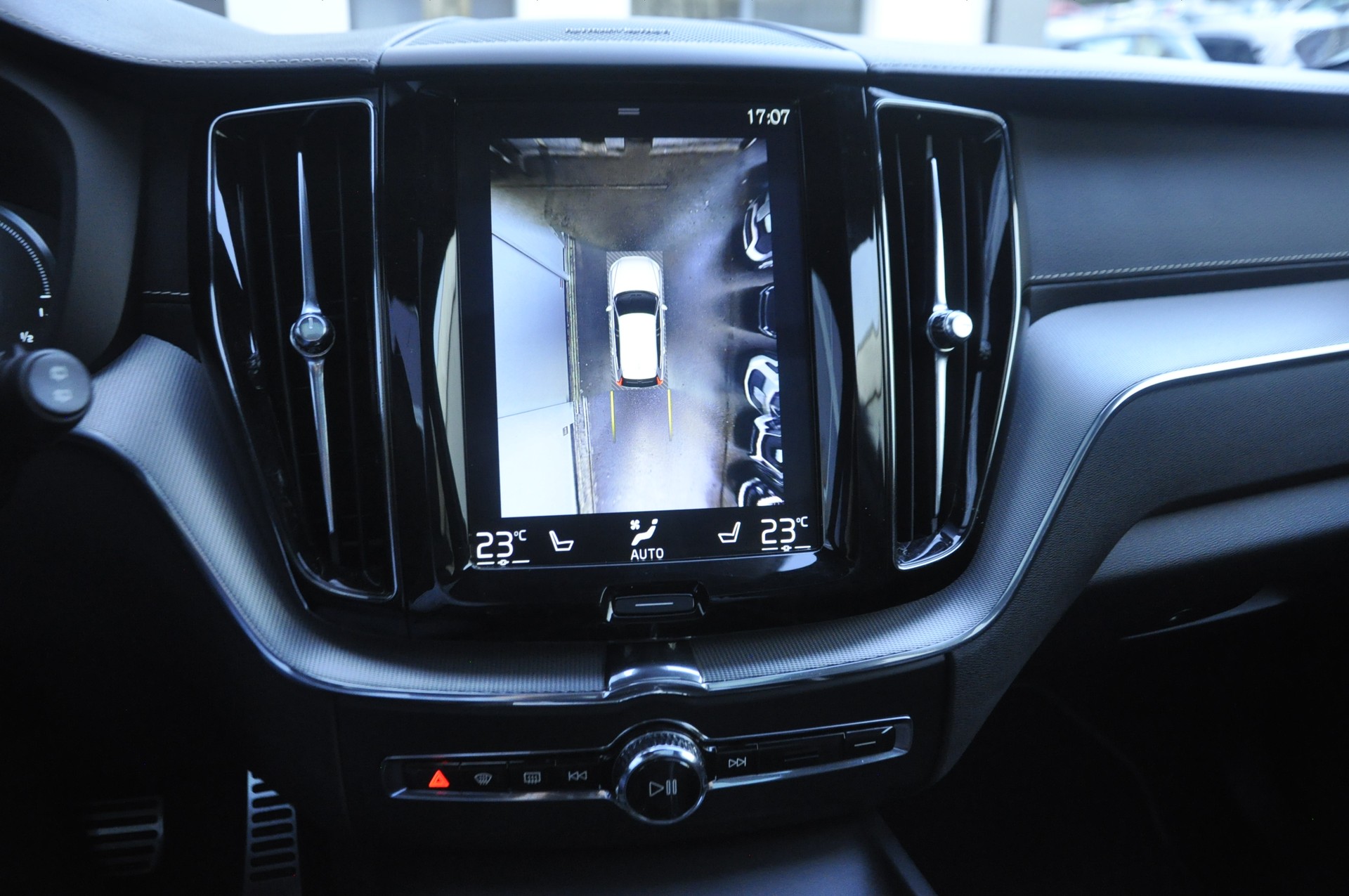 VOLVO XC60 T8 eAWD R-Design Geartronic-image-10