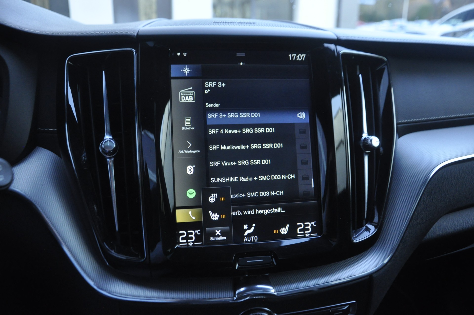 VOLVO XC60 T8 eAWD R-Design Geartronic-image-11