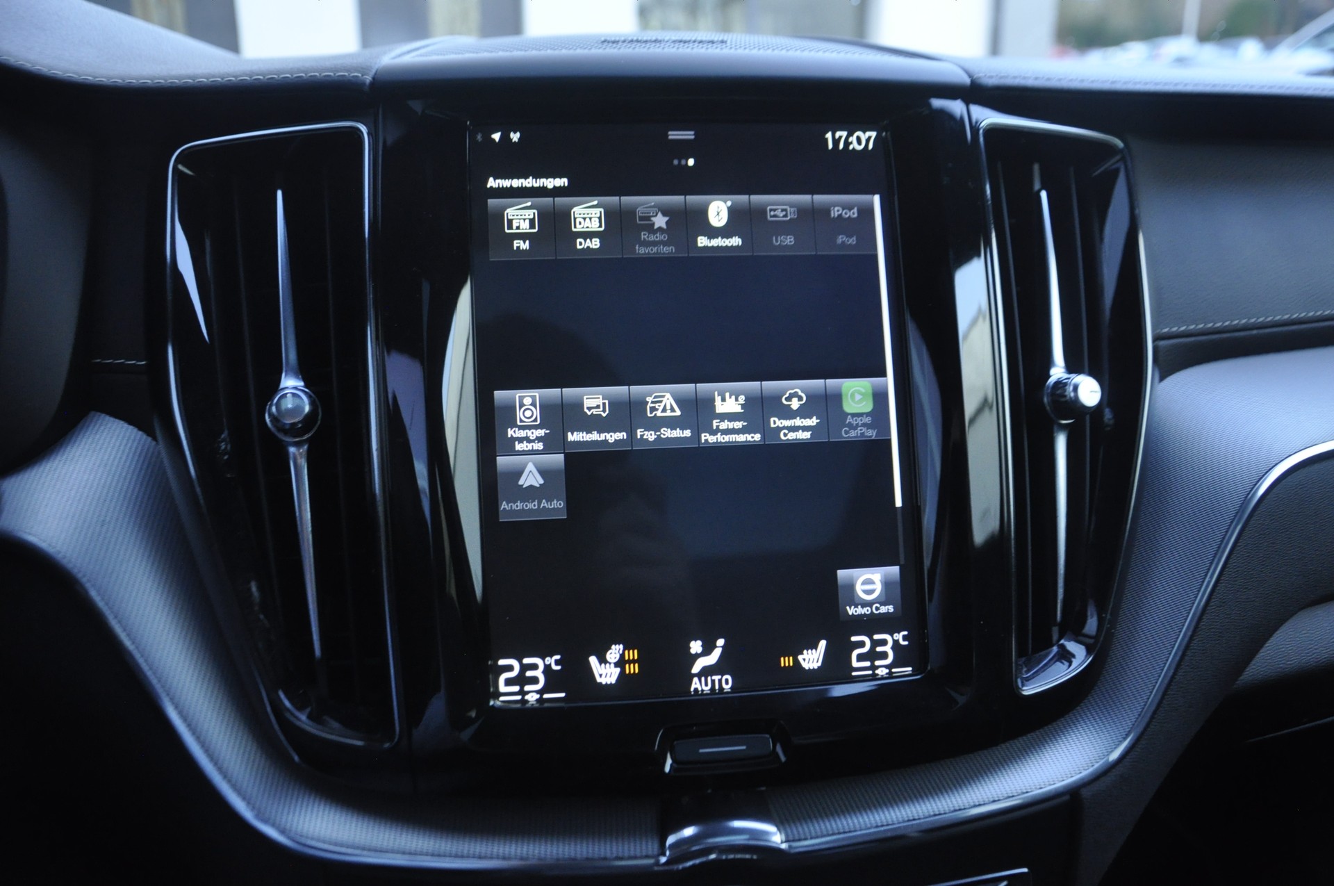 VOLVO XC60 T8 eAWD R-Design Geartronic-image-13