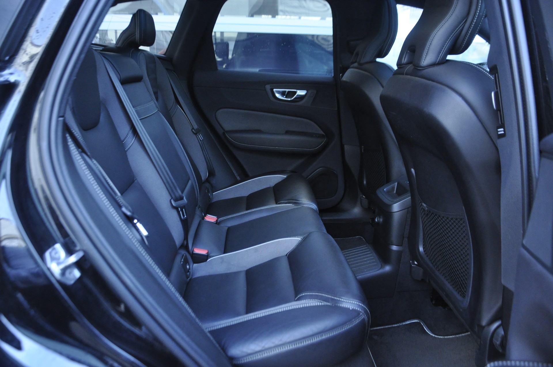 VOLVO XC60 T8 eAWD R-Design Geartronic-image-8