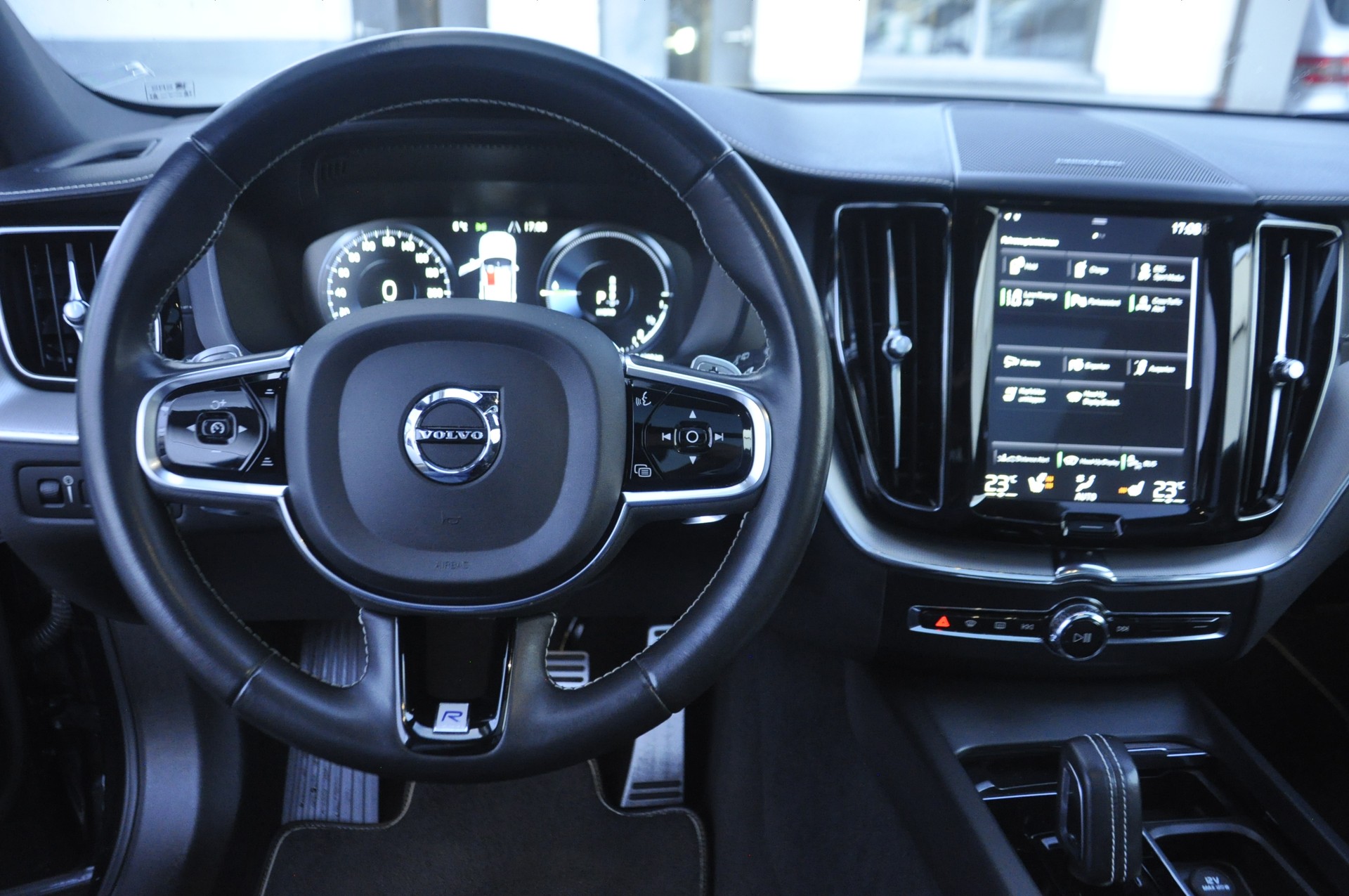 VOLVO XC60 T8 eAWD R-Design Geartronic-image-9