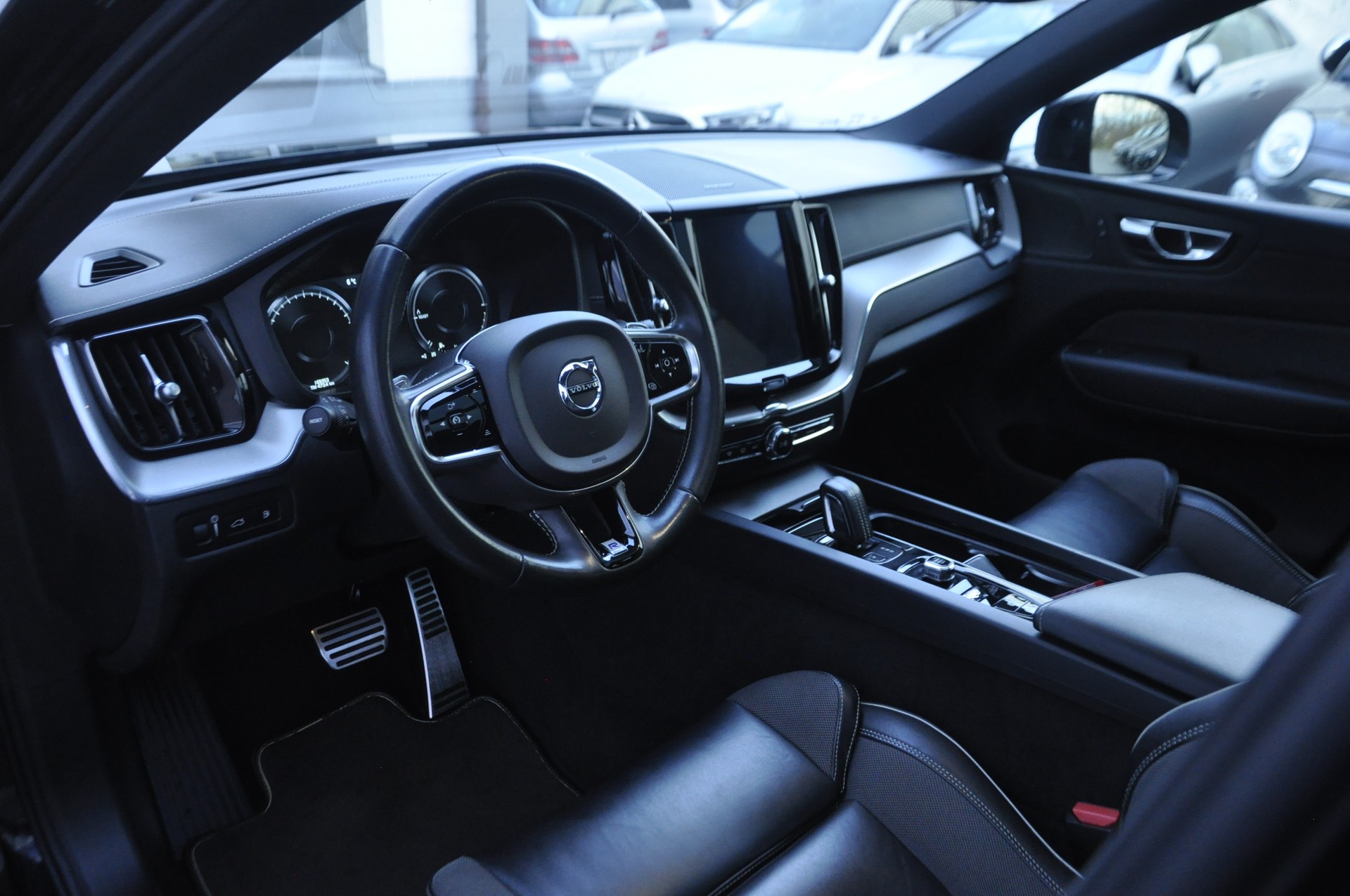 VOLVO XC60 T8 eAWD R-Design Geartronic-image-5