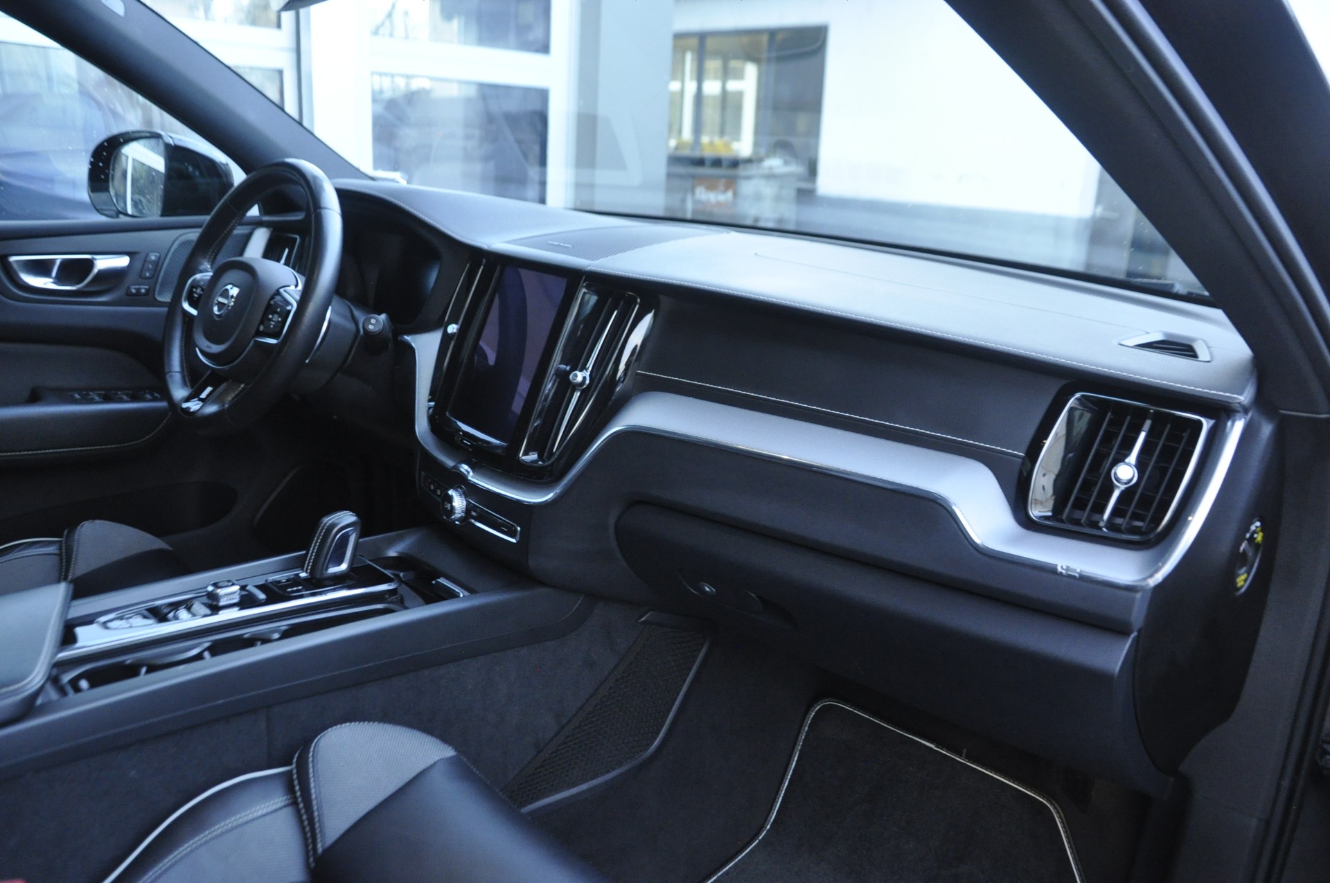 VOLVO XC60 T8 eAWD R-Design Geartronic-image-7
