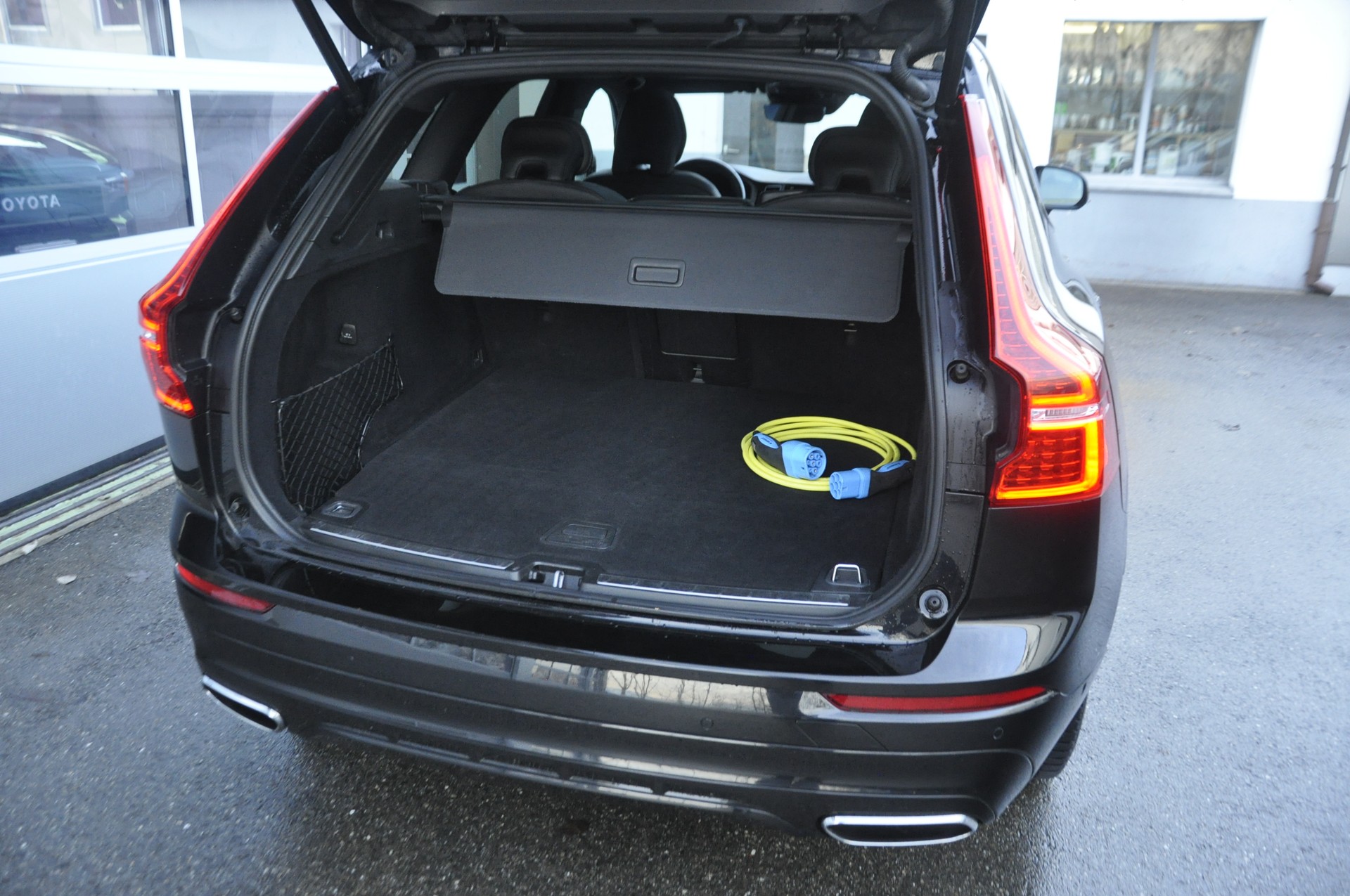 VOLVO XC60 T8 eAWD R-Design Geartronic-image-14