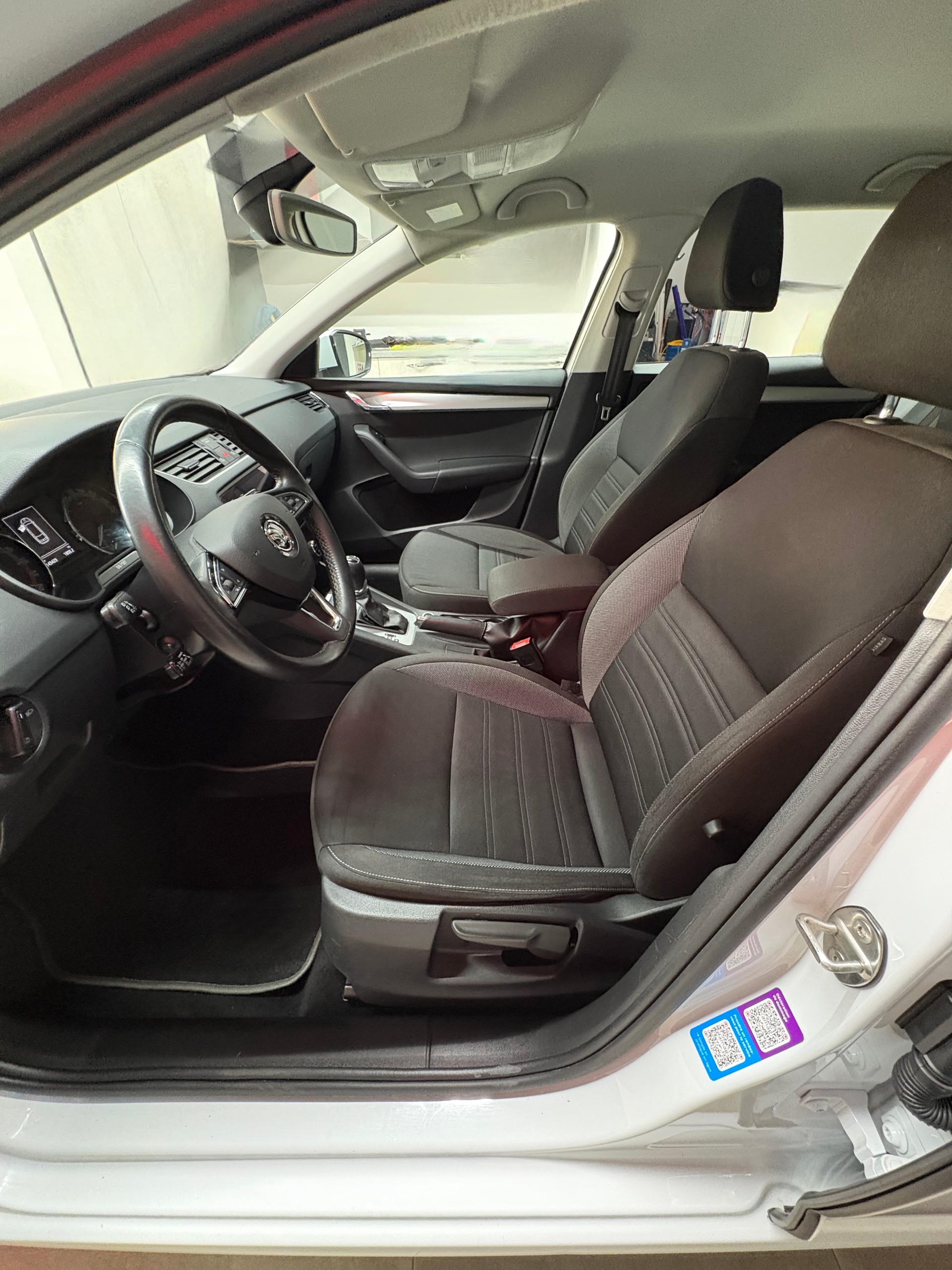SKODA Octavia Combi 2.0 TDI Ambition DSG-image-7