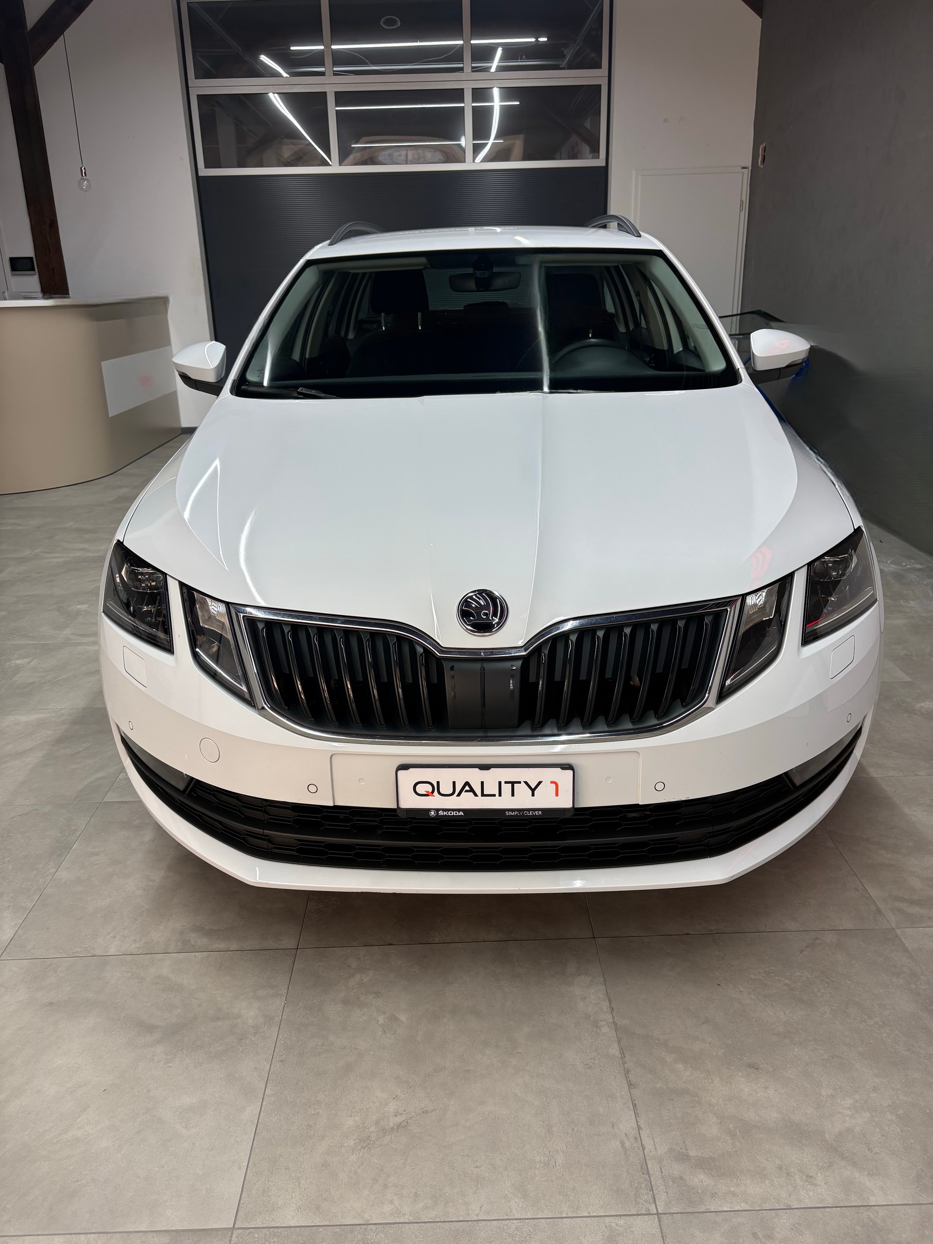 SKODA Octavia Combi 2.0 TDI Ambition DSG-image-1