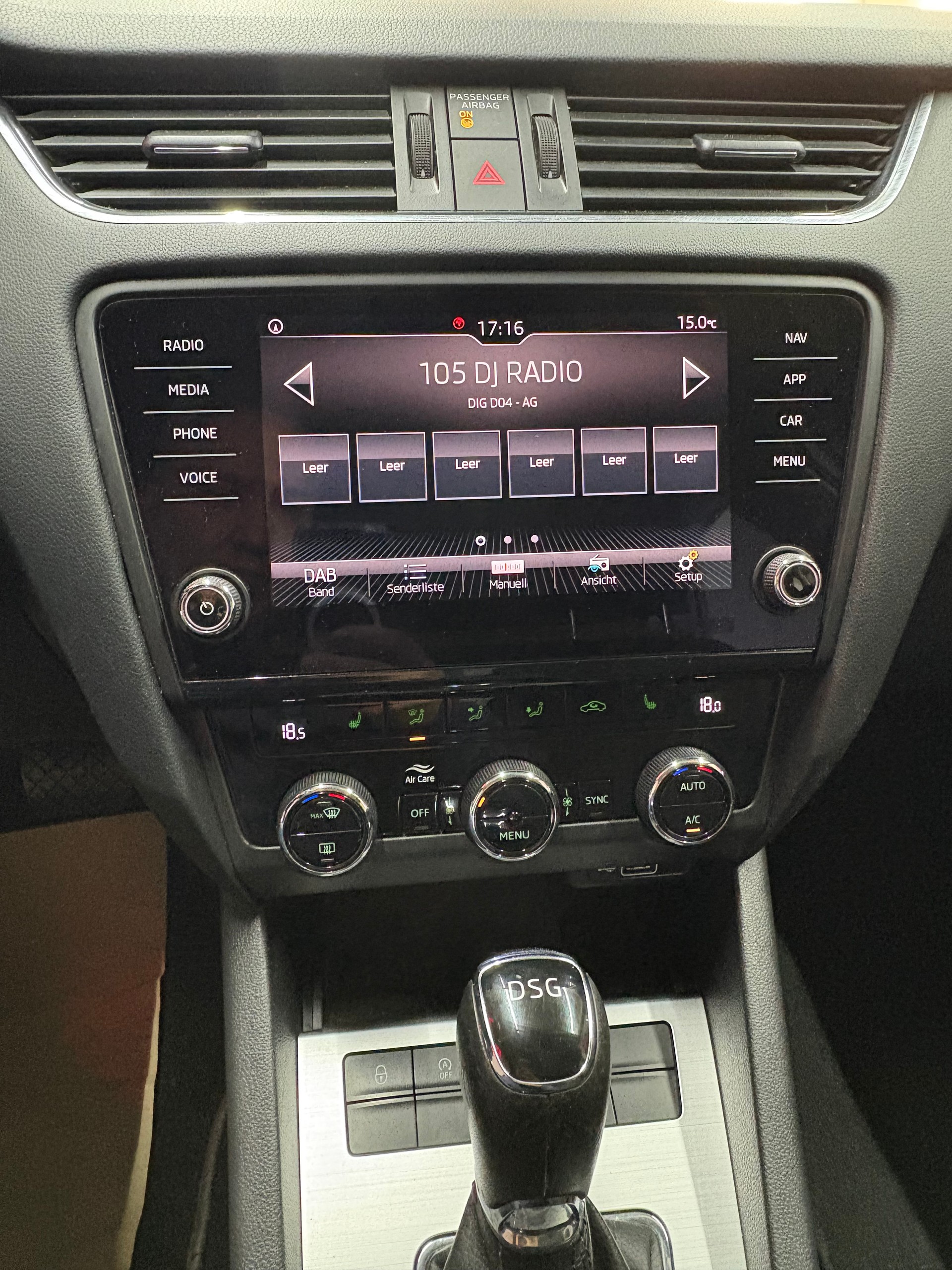SKODA Octavia Combi 2.0 TDI Ambition DSG-image-14