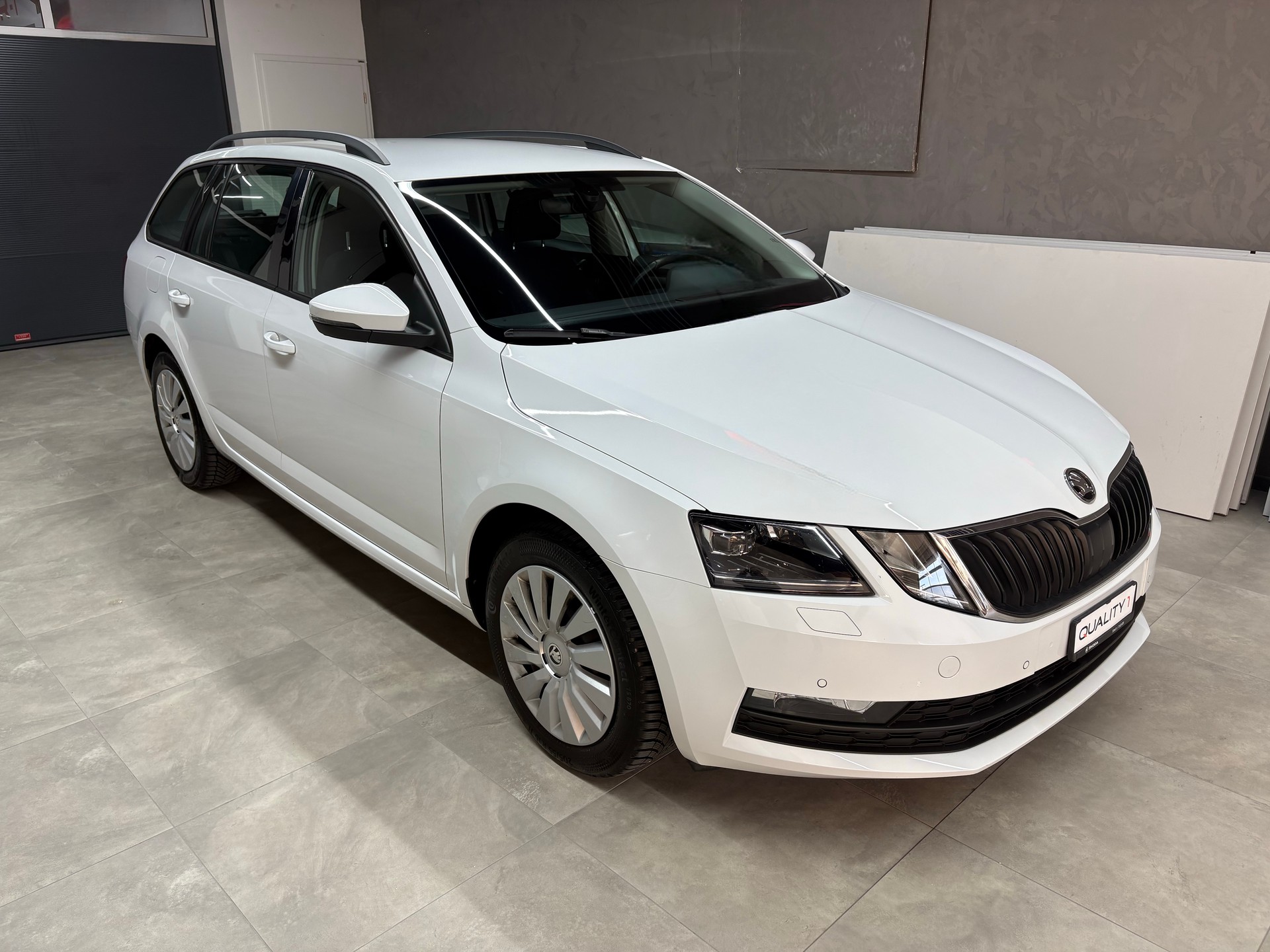 SKODA Octavia Combi 2.0 TDI Ambition DSG-image-2