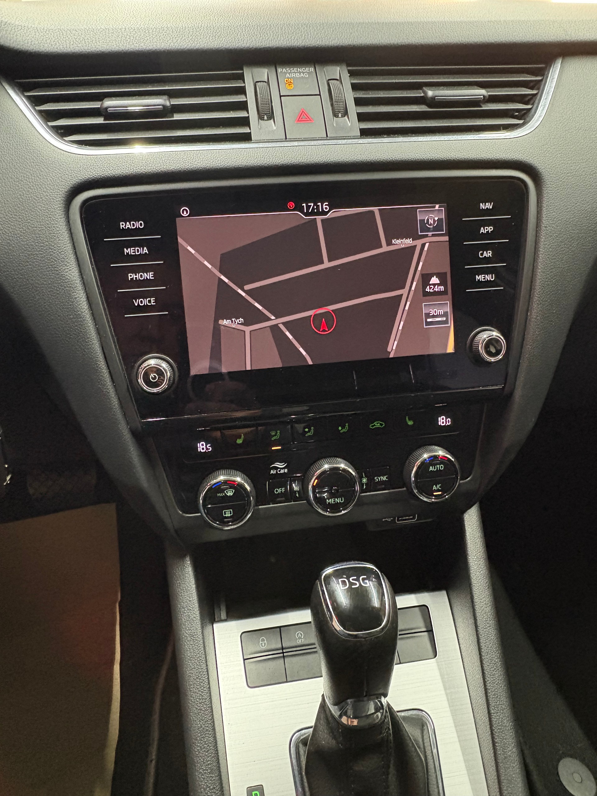 SKODA Octavia Combi 2.0 TDI Ambition DSG-image-13