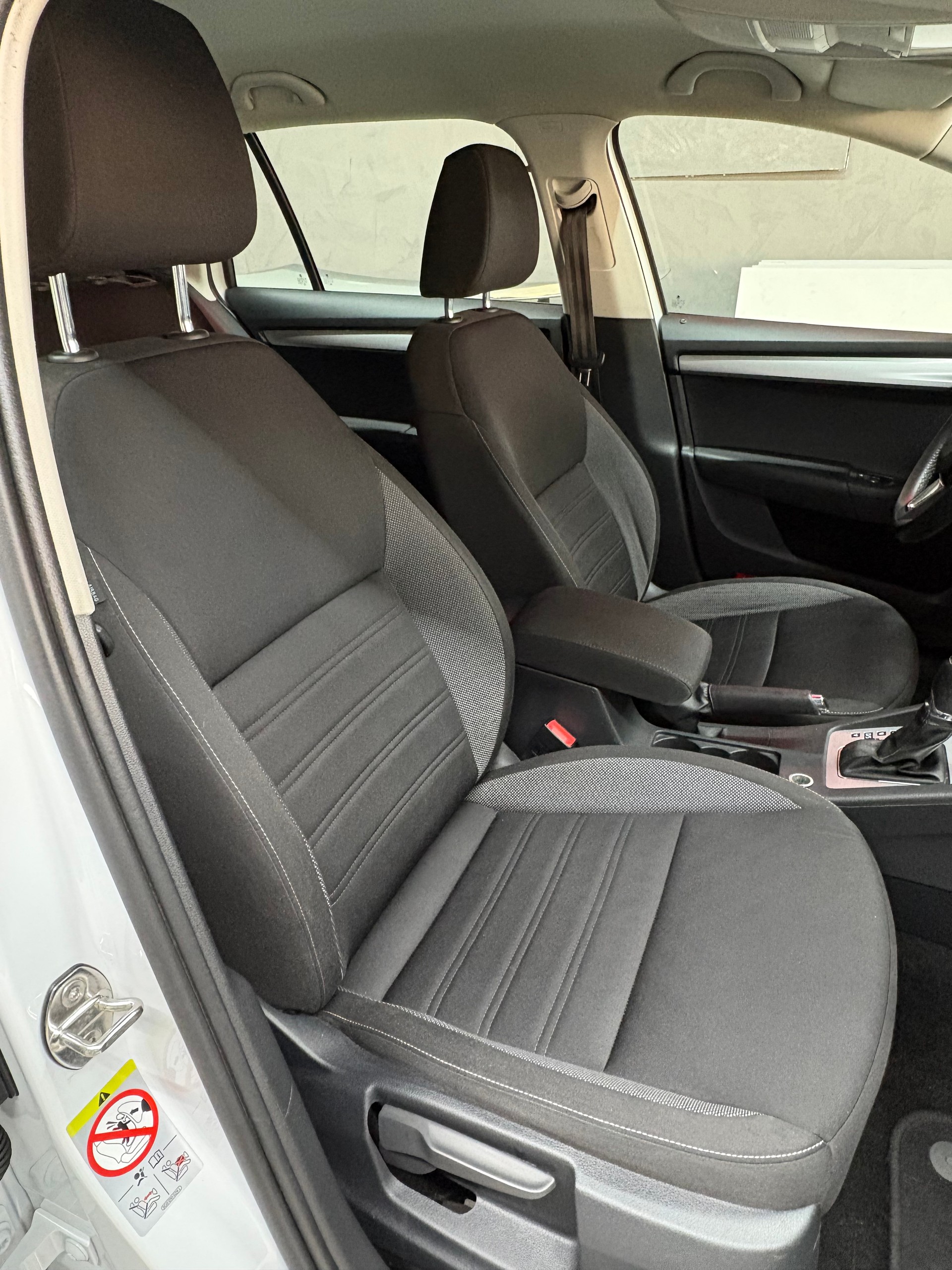SKODA Octavia Combi 2.0 TDI Ambition DSG-image-9