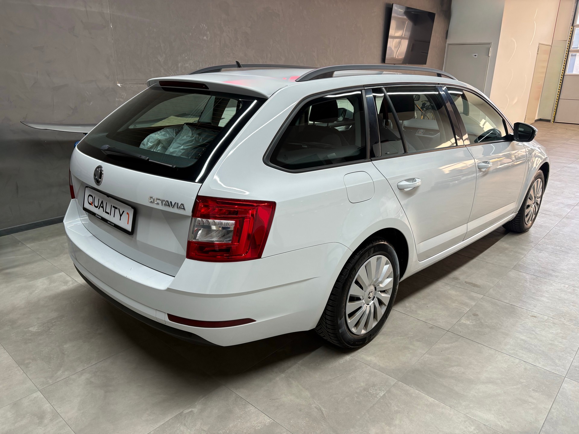 SKODA Octavia Combi 2.0 TDI Ambition DSG-image-5