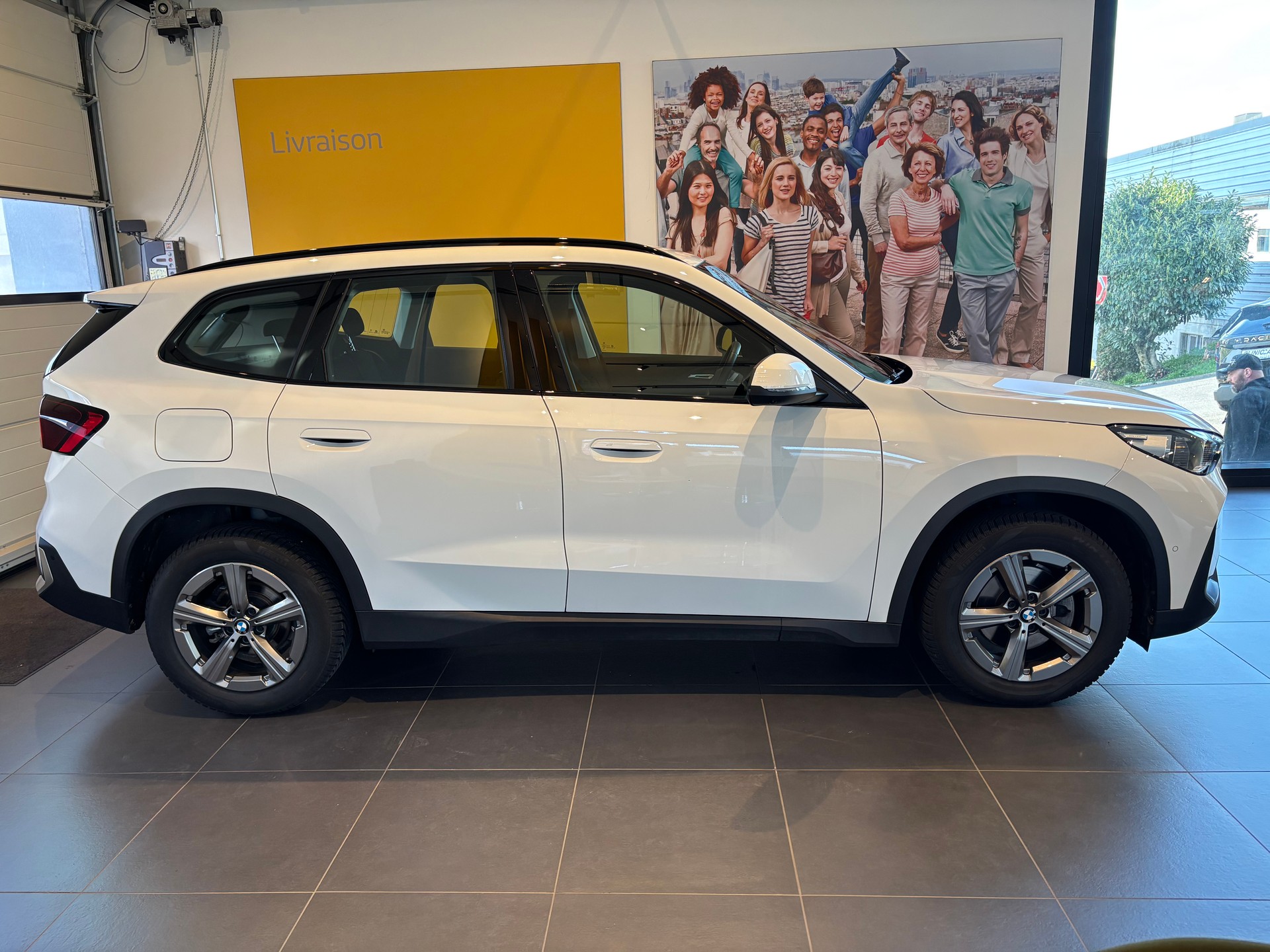 BMW X1 sDrive 18d-showroom-element-1