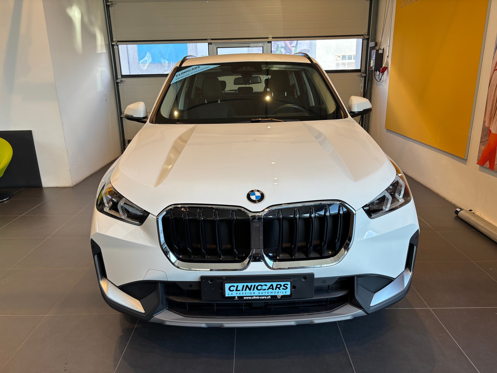 BMW X1 sDrive 18d-showroom-element-2