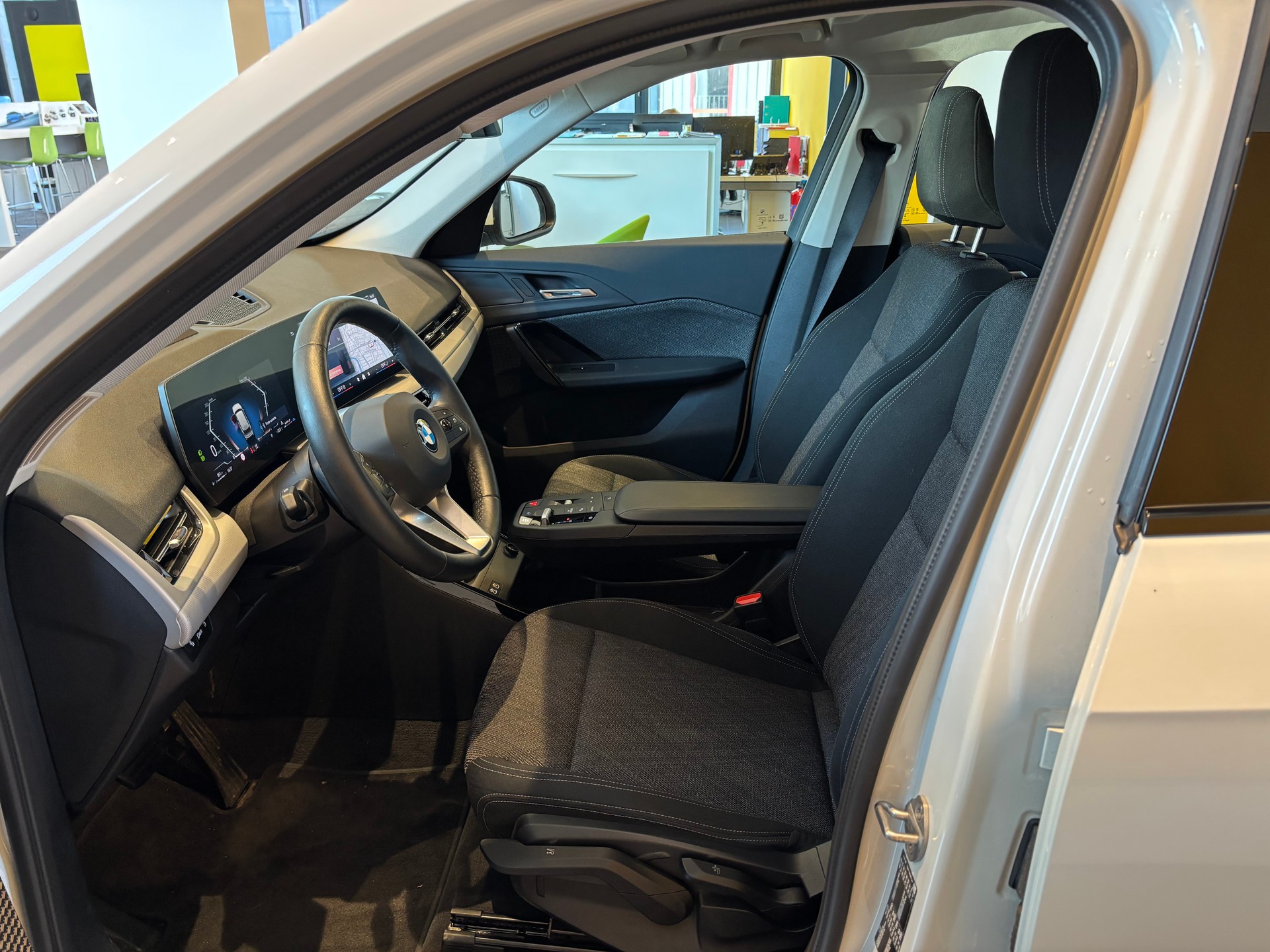 BMW X1 sDrive 18d-image-11