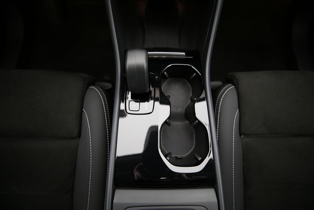 VOLVO XC40 P6 Plus-image-9