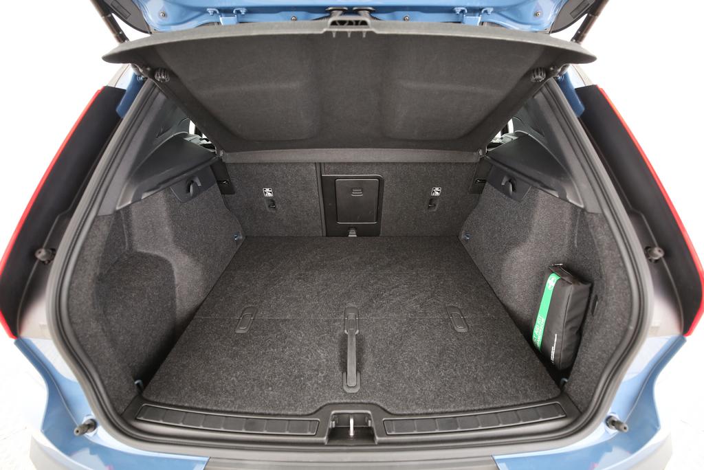VOLVO XC40 P6 Plus-image-12