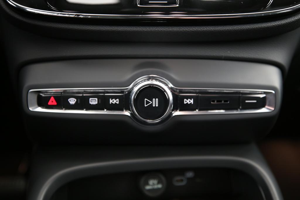 VOLVO XC40 P6 Plus-image-8