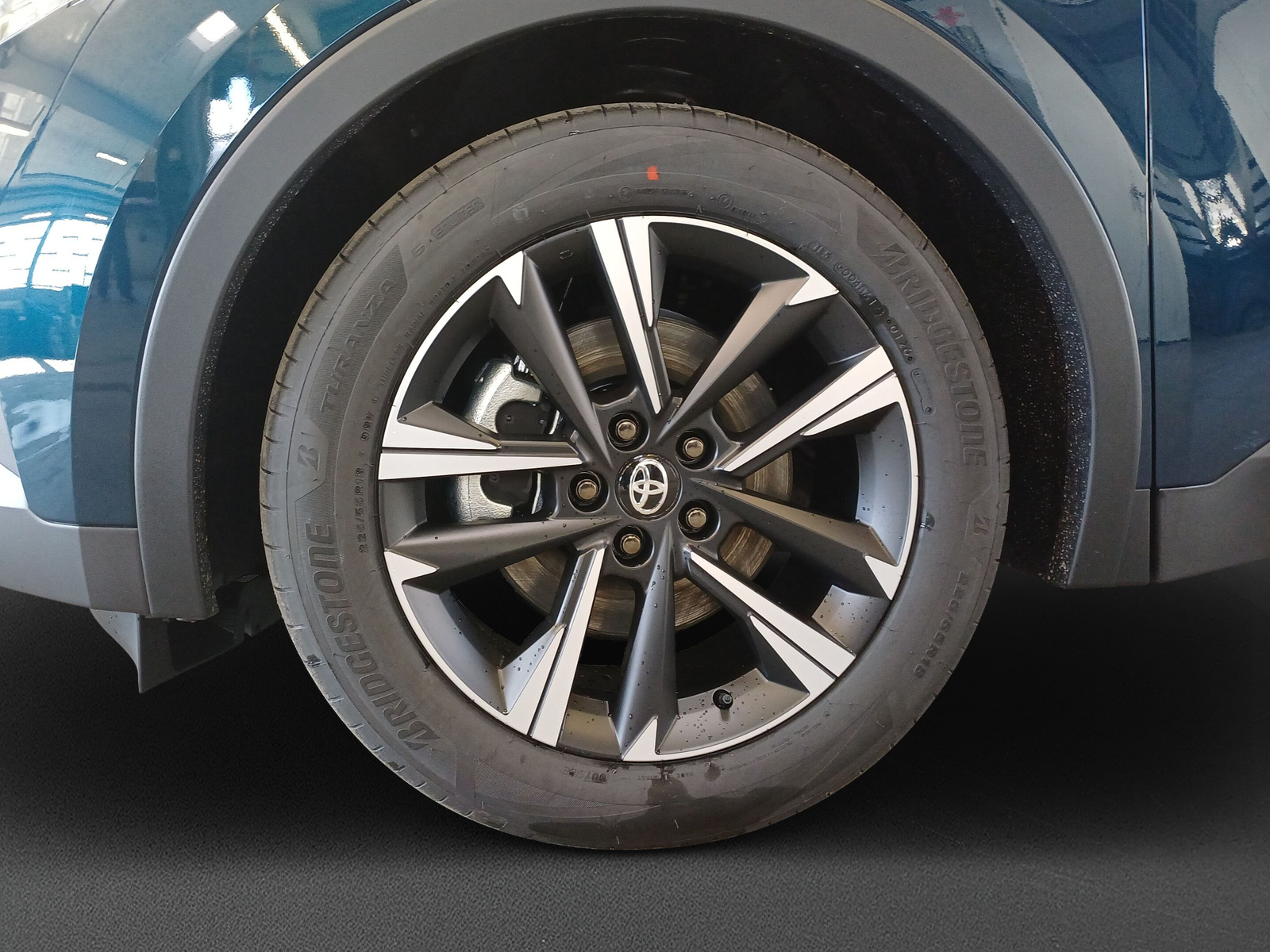 TOYOTA C-HR 2.0 HEV Swiss Edition 4x4-image-4