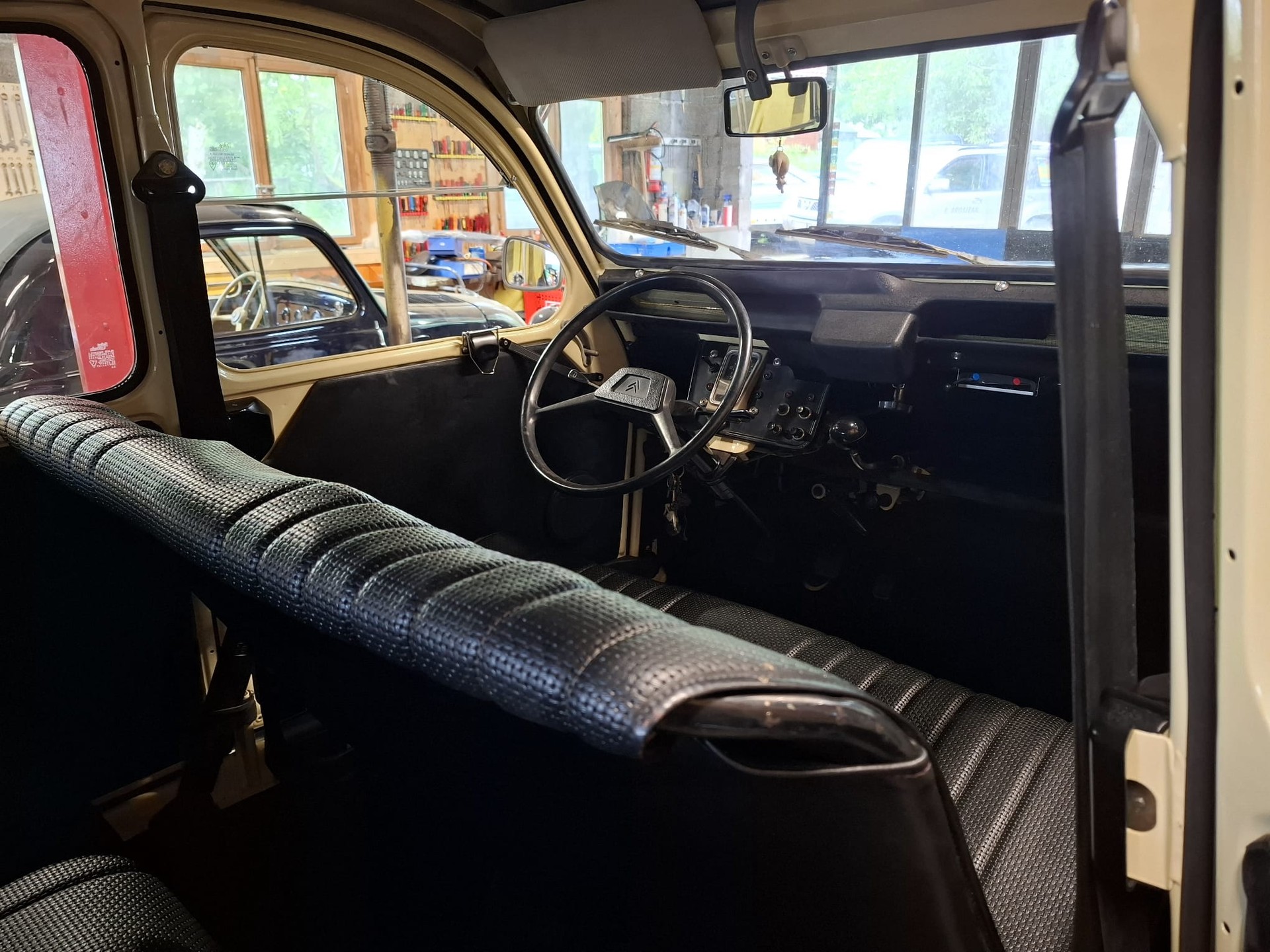 CITROEN 2CV6 Spécial (Club)-image-3