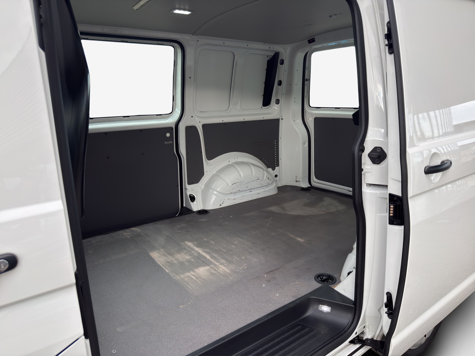 VW T6.1 2.0 TDI 4Motion-image-11