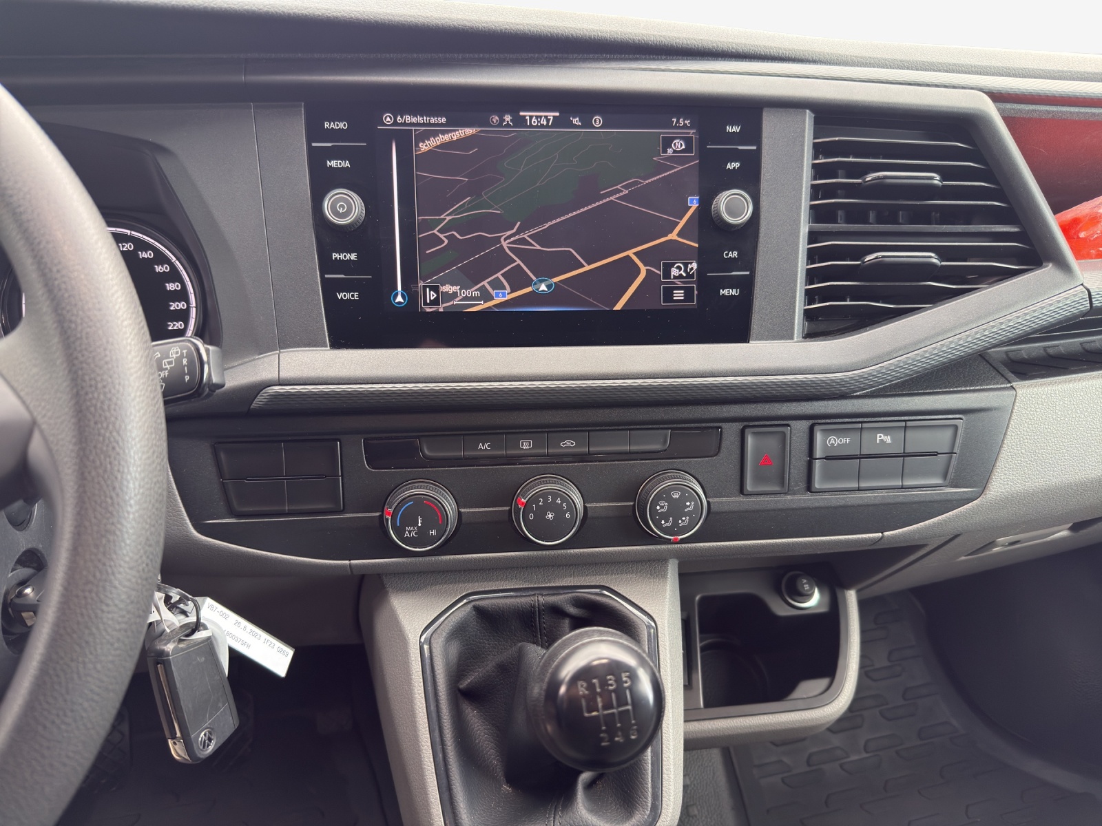 VW T6.1 2.0 TDI 4Motion-image-10