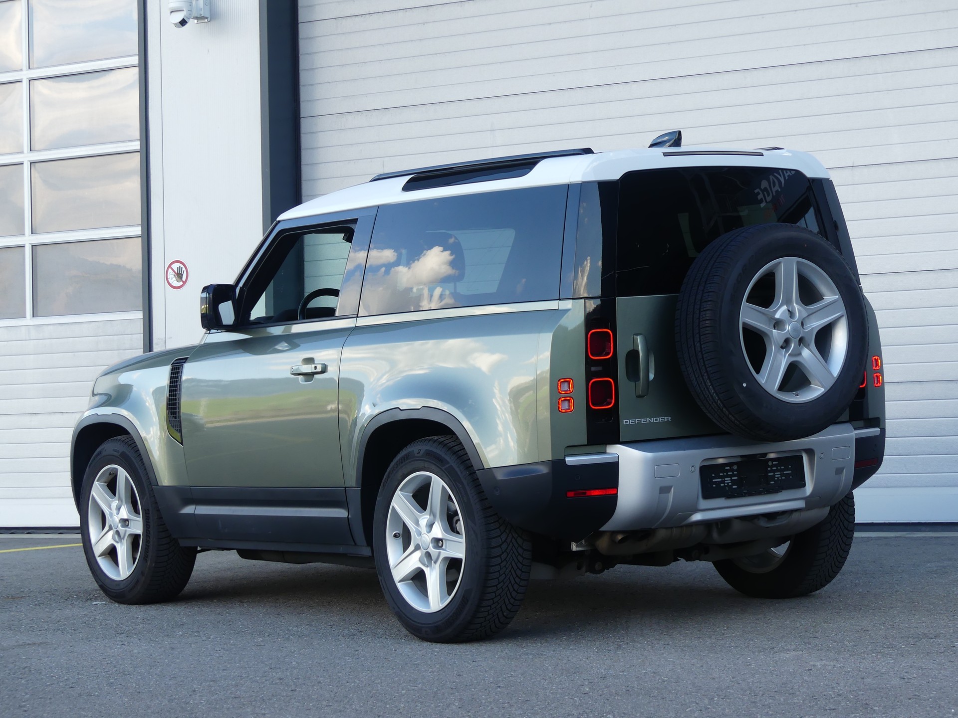 LAND ROVER Defender90 I6 250 X-D SE-image-2